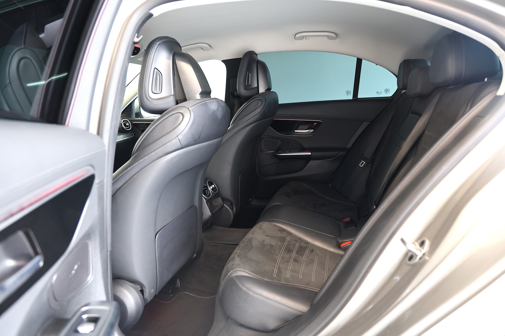 MERCEDES-BENZ C 300 AMG Line-image-19