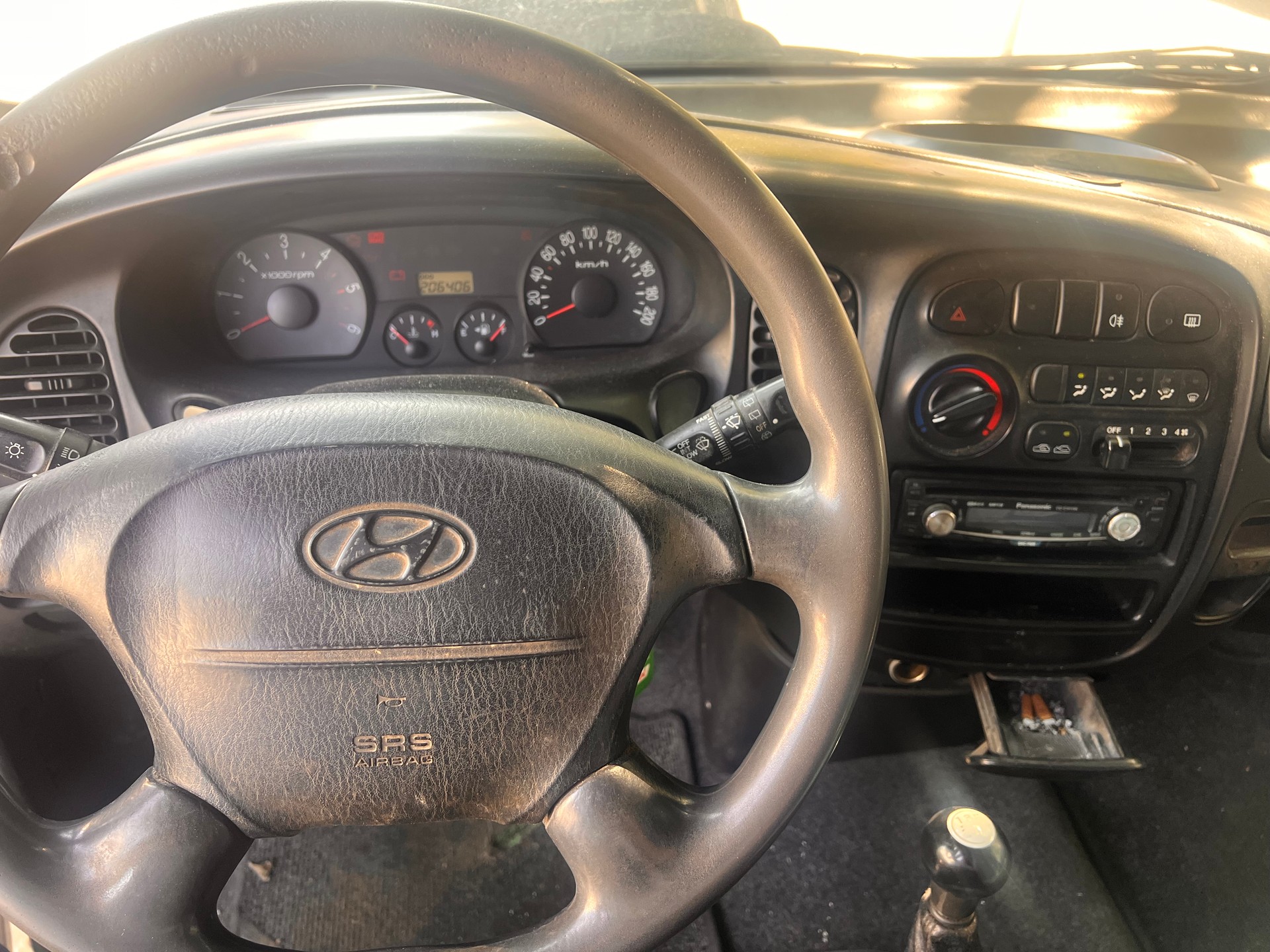 HYUNDAI H-1 2500 CRDi-image-9