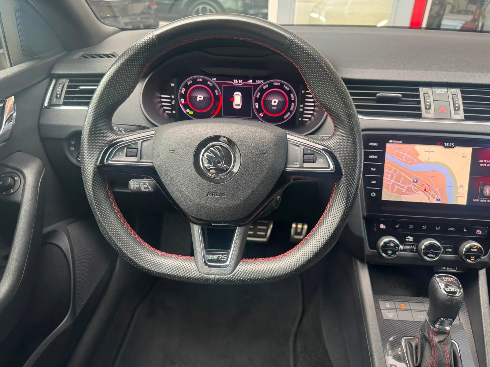 SKODA Octavia Combi 2.0 TSI RS DSG-image-12