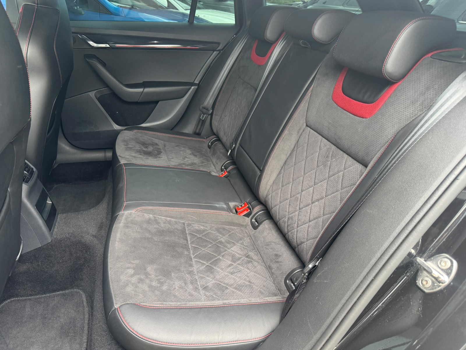 SKODA Octavia Combi 2.0 TSI RS DSG-image-18