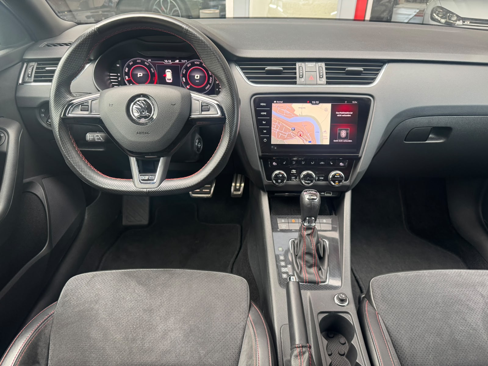 SKODA Octavia Combi 2.0 TSI RS DSG-image-13