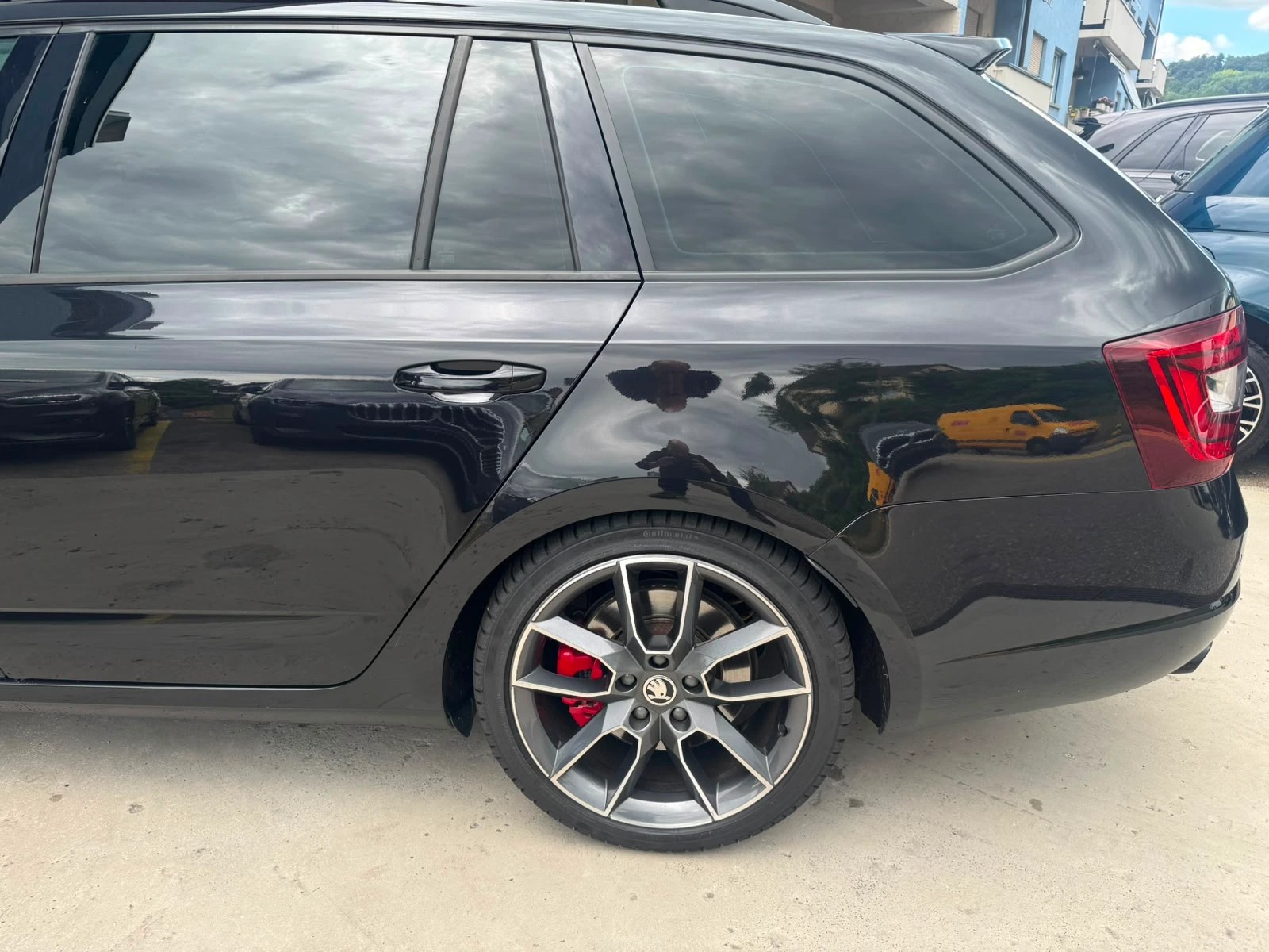SKODA Octavia Combi 2.0 TSI RS DSG-image-9