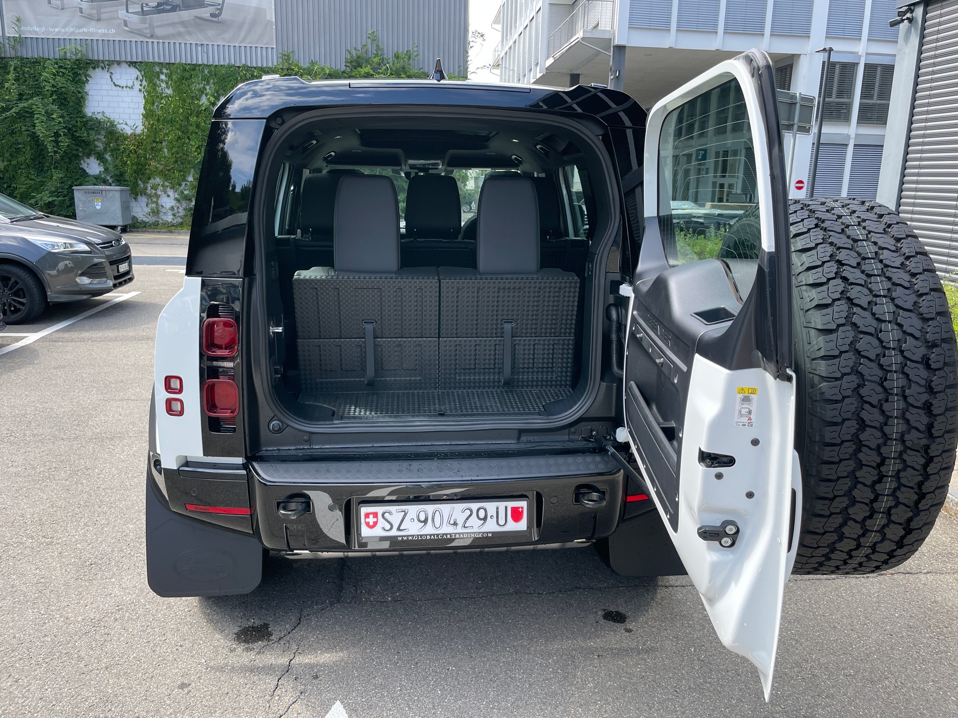 LAND ROVER Defender 110 P400 I6 X-Dynamic SE 3.0 AT8, 7-Sitzer mit AHK-image-6