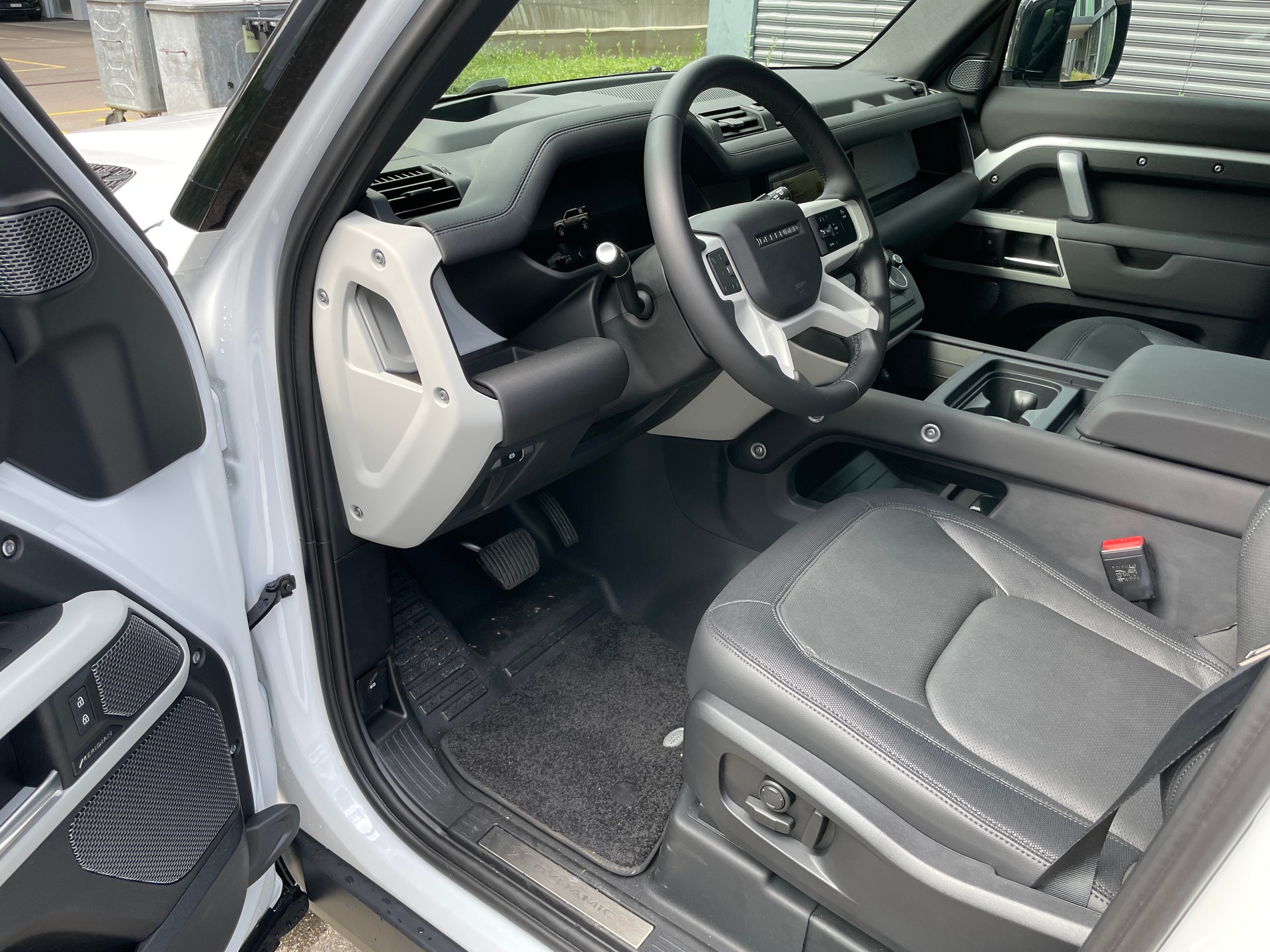 LAND ROVER Defender 110 P400 I6 X-Dynamic SE 3.0 AT8, 7-Sitzer mit AHK-image-16