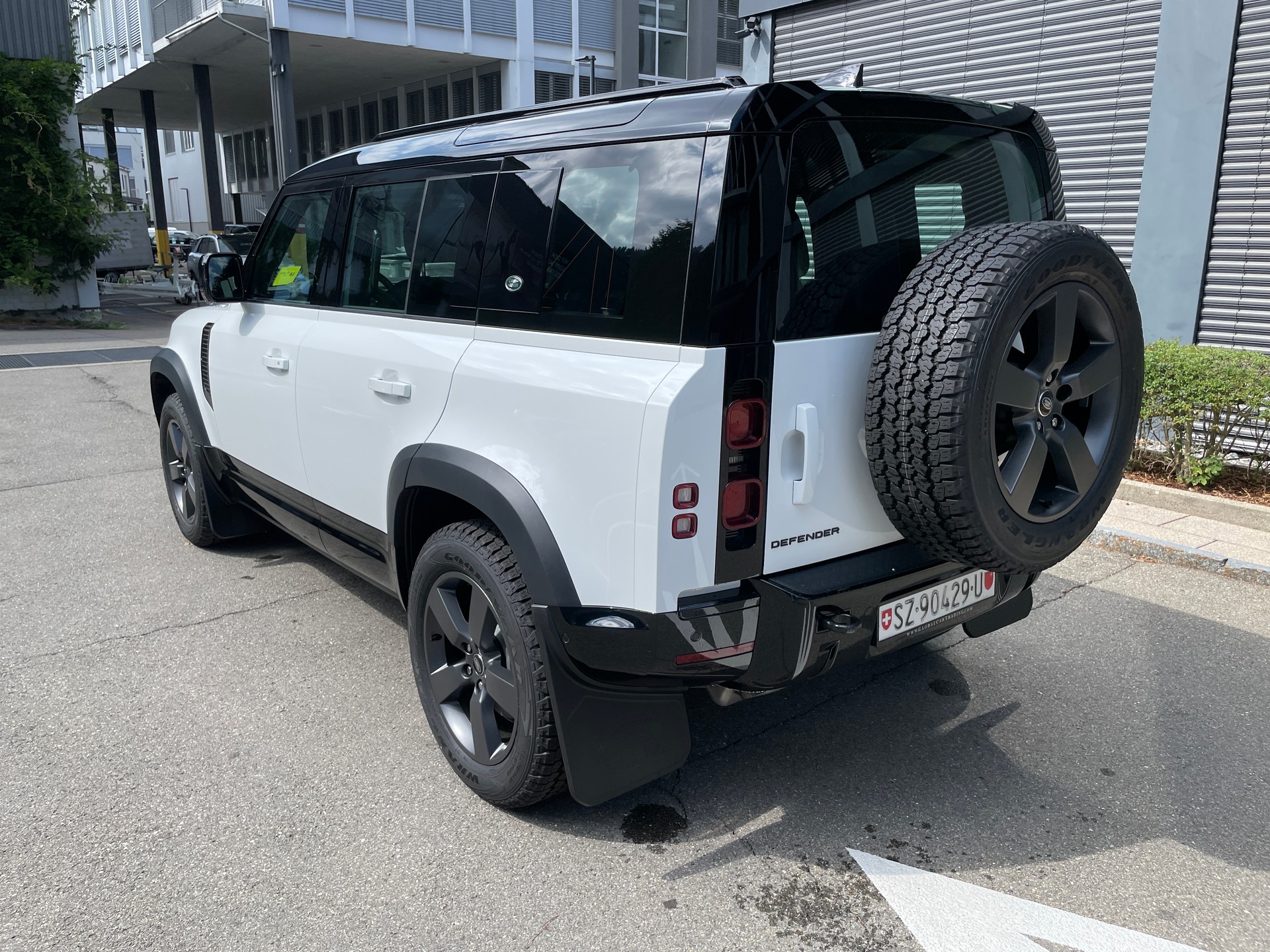 LAND ROVER Defender 110 P400 I6 X-Dynamic SE 3.0 AT8, 7-Sitzer mit AHK-image-13