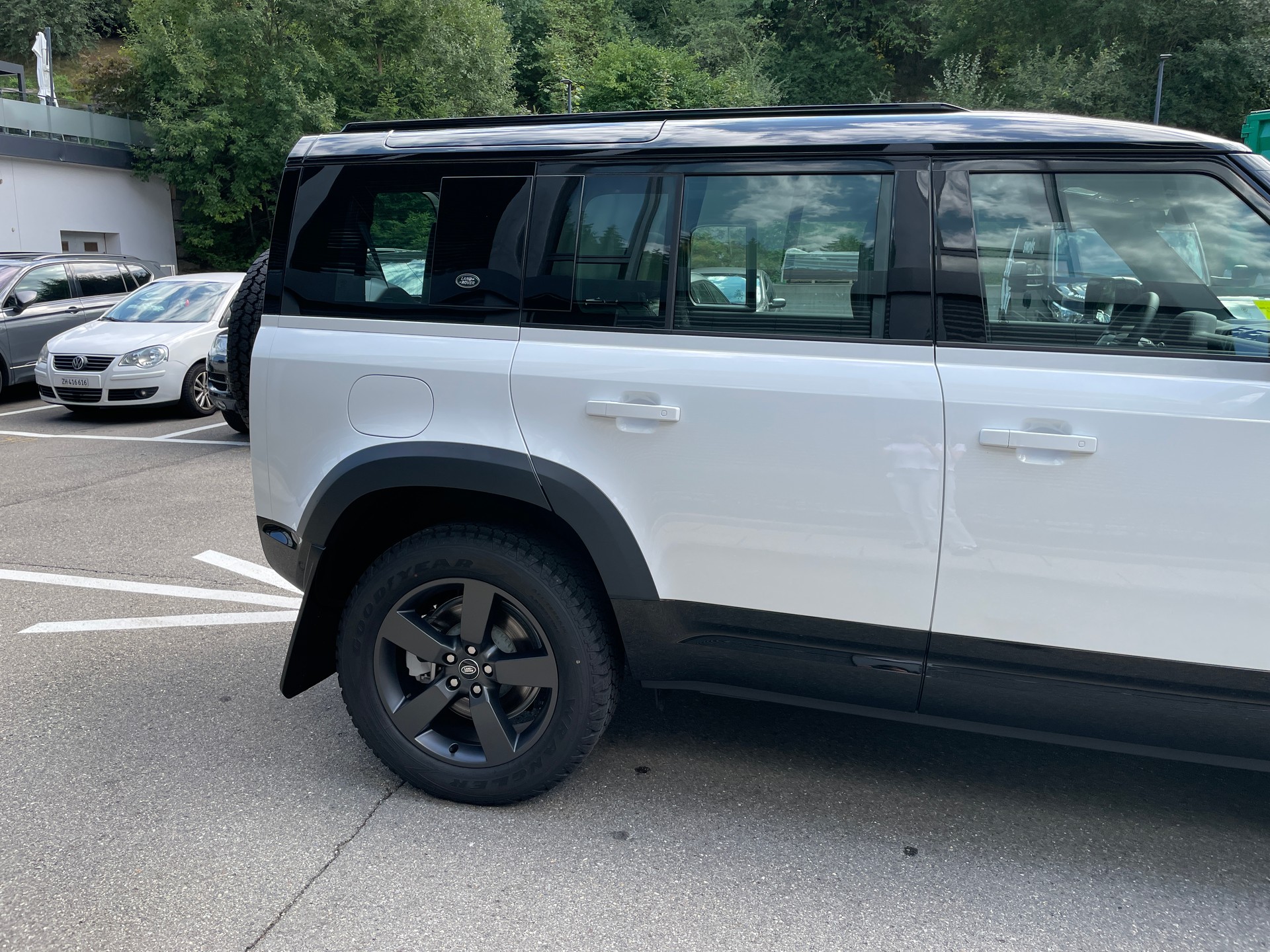 LAND ROVER Defender 110 P400 I6 X-Dynamic SE 3.0 AT8, 7-Sitzer mit AHK-image-3
