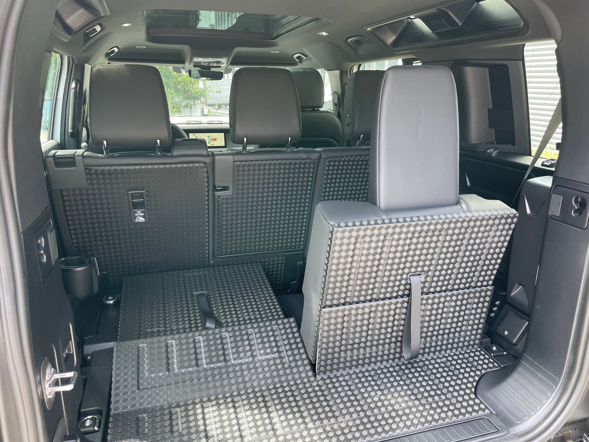 LAND ROVER Defender 110 P400 I6 X-Dynamic SE 3.0 AT8, 7-Sitzer mit AHK-image-11
