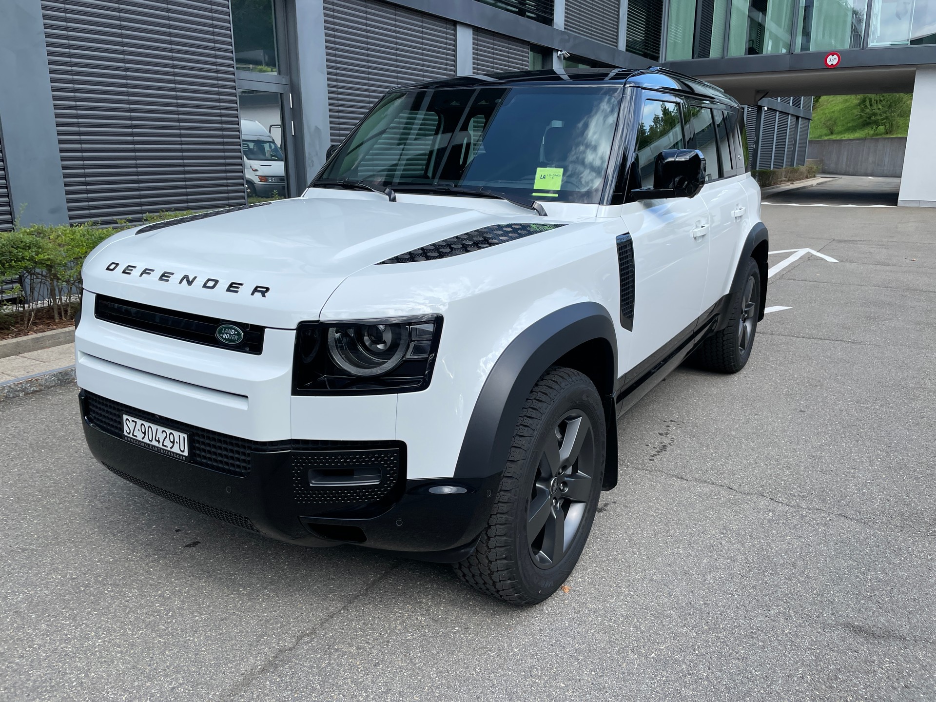 LAND ROVER Defender 110 P400 I6 X-Dynamic SE 3.0 AT8, 7-Sitzer mit AHK-image-0