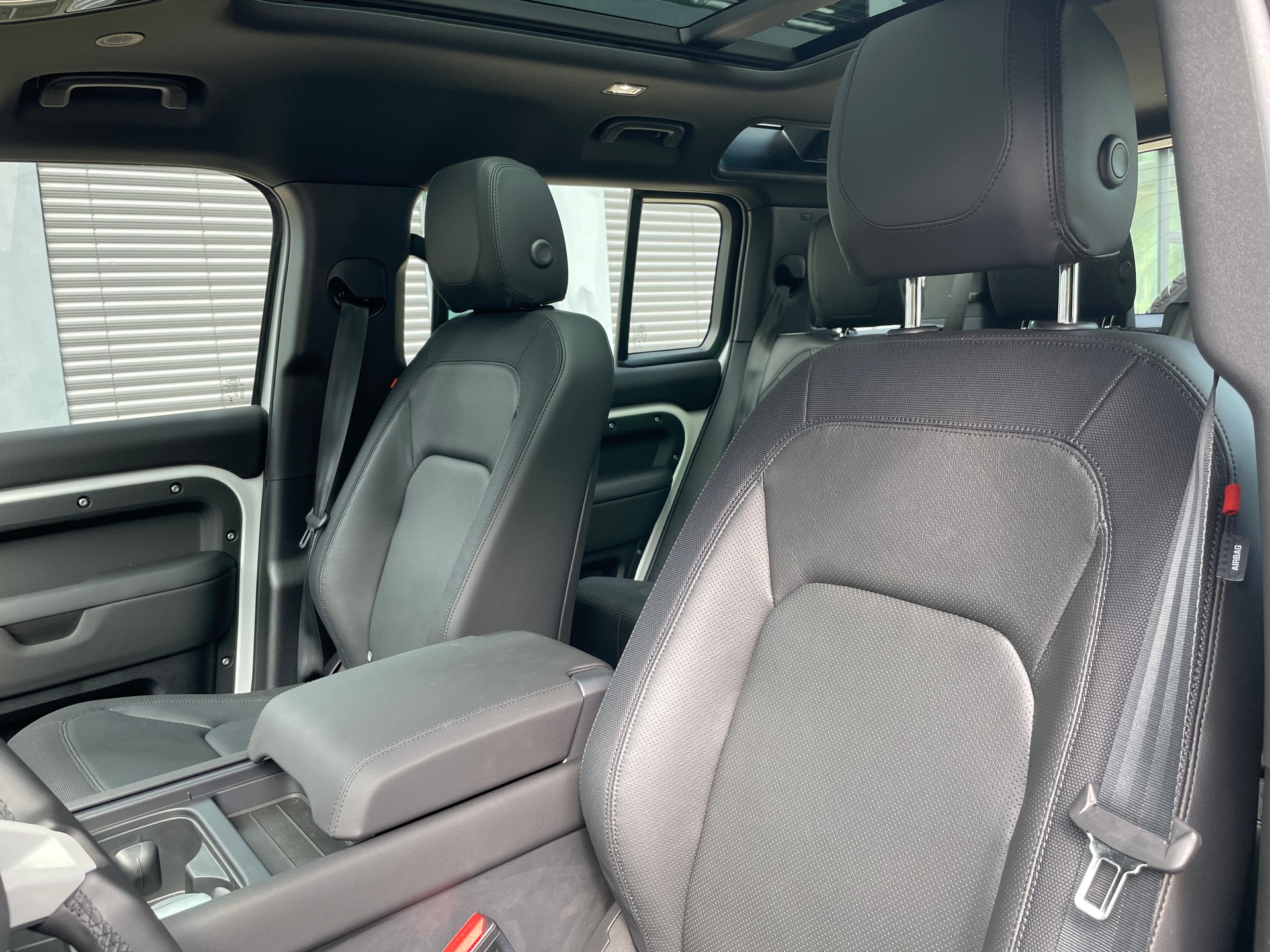 LAND ROVER Defender 110 P400 I6 X-Dynamic SE 3.0 AT8, 7-Sitzer mit AHK-image-17