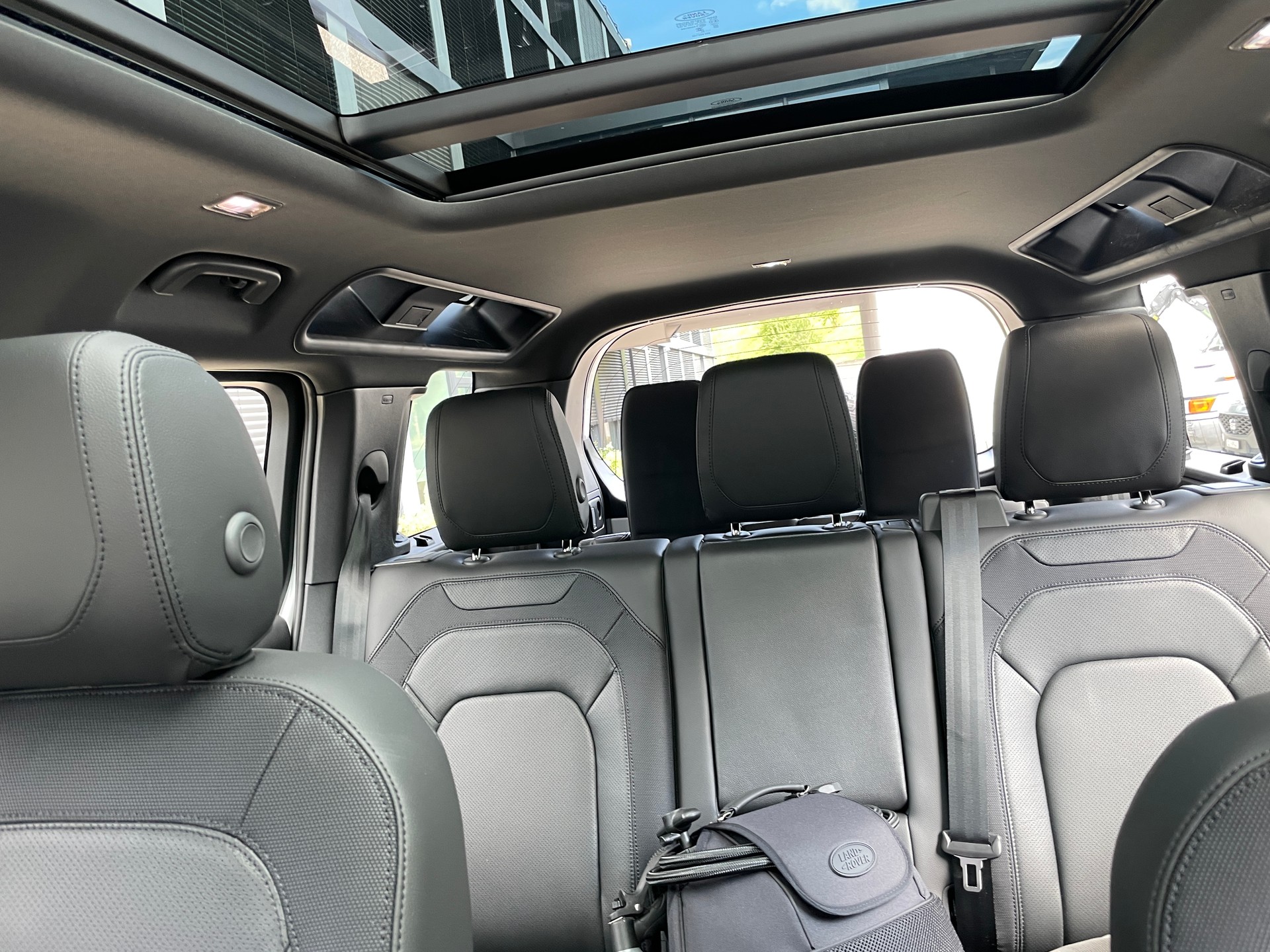 LAND ROVER Defender 110 P400 I6 X-Dynamic SE 3.0 AT8, 7-Sitzer mit AHK-image-25