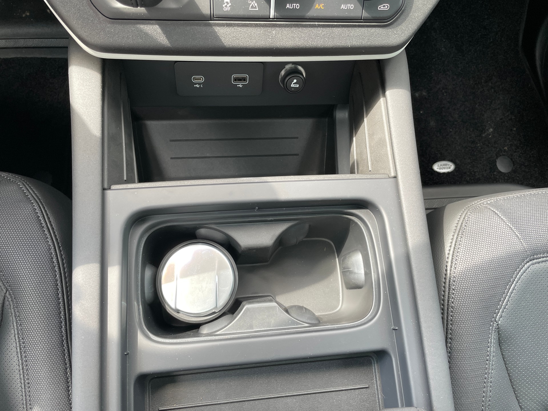 LAND ROVER Defender 110 P400 I6 X-Dynamic SE 3.0 AT8, 7-Sitzer mit AHK-image-30