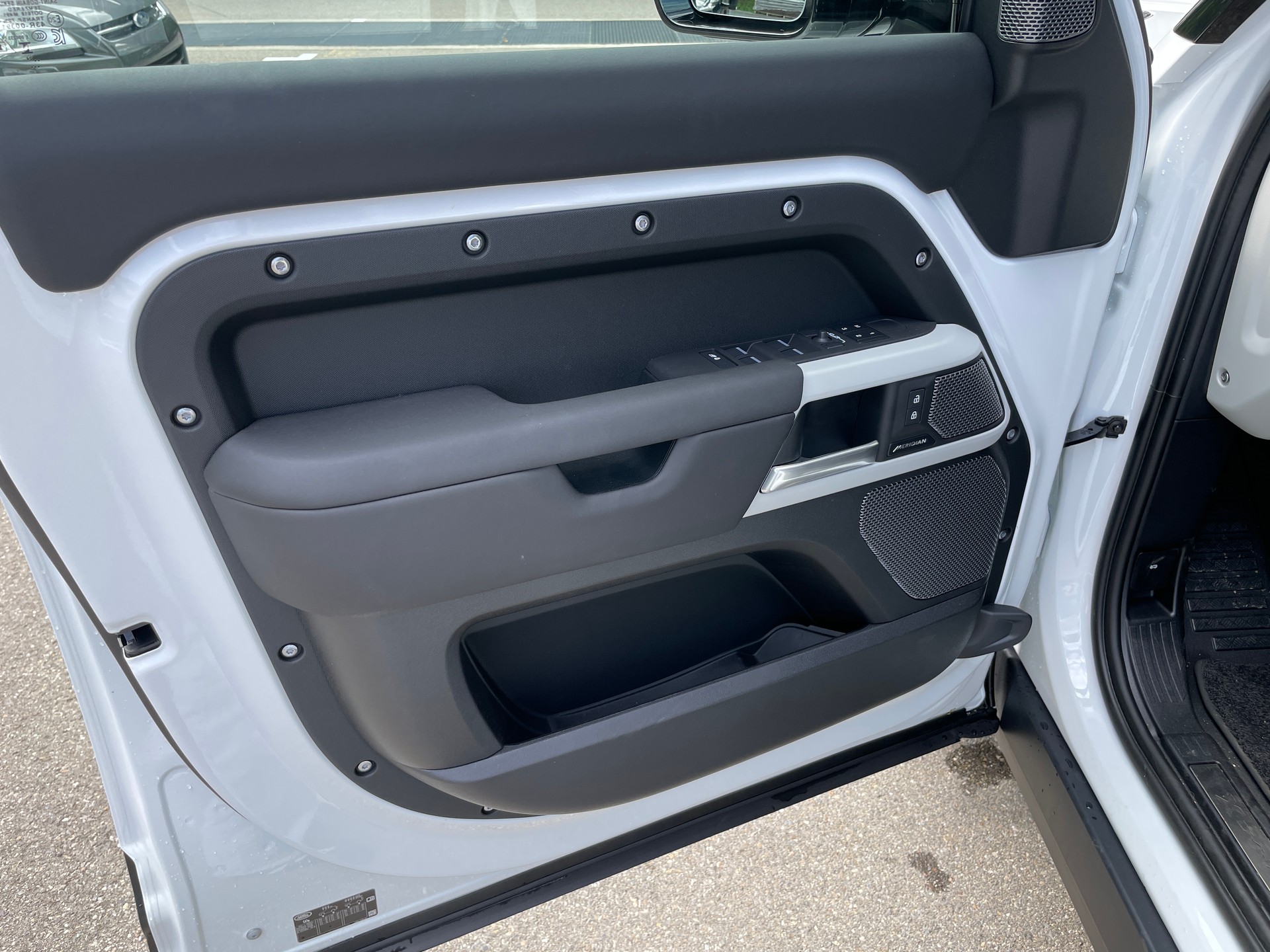 LAND ROVER Defender 110 P400 I6 X-Dynamic SE 3.0 AT8, 7-Sitzer mit AHK-image-15