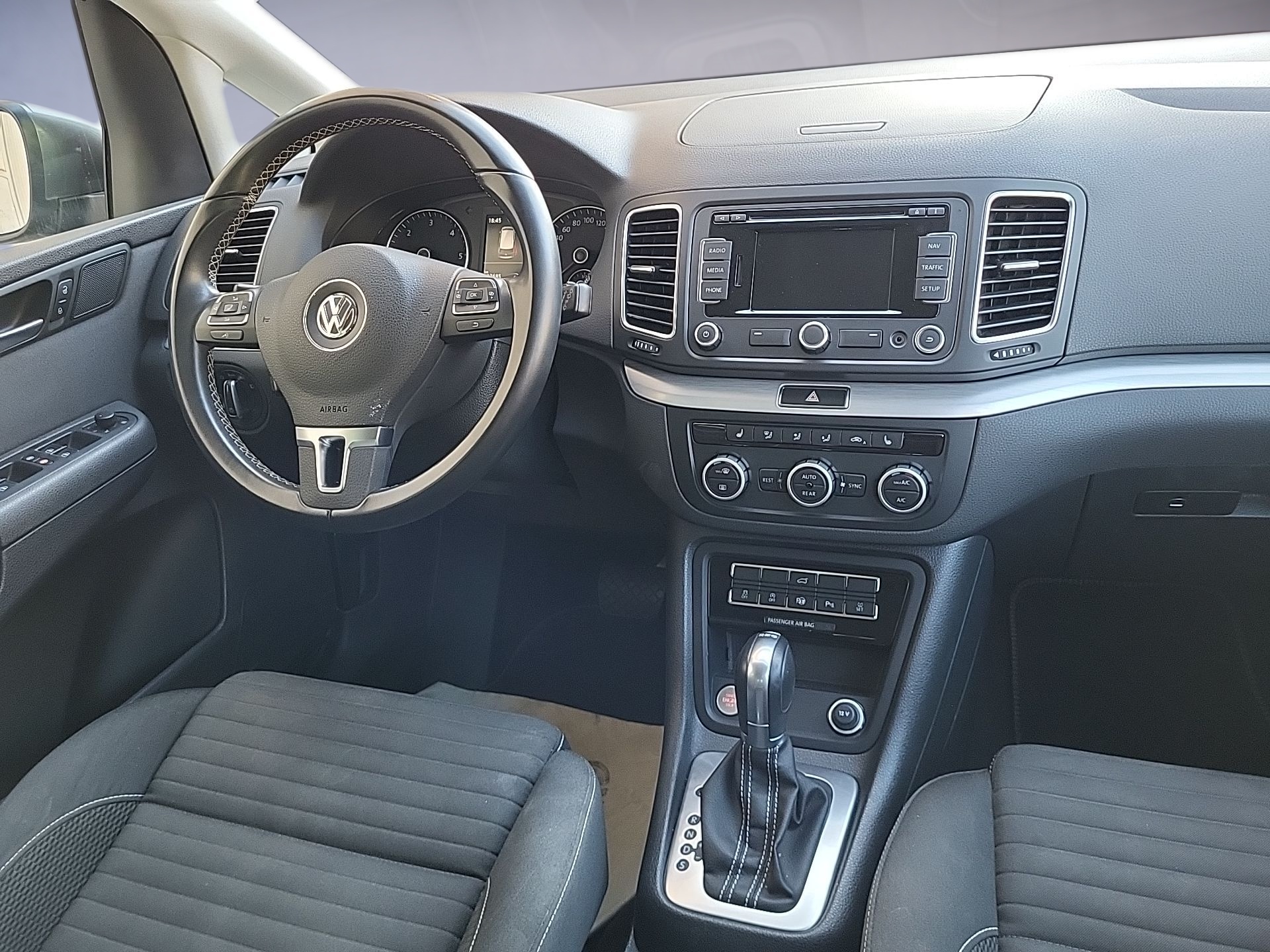 VW Sharan 2.0 TDI BMT Comfortline DSG-image-10