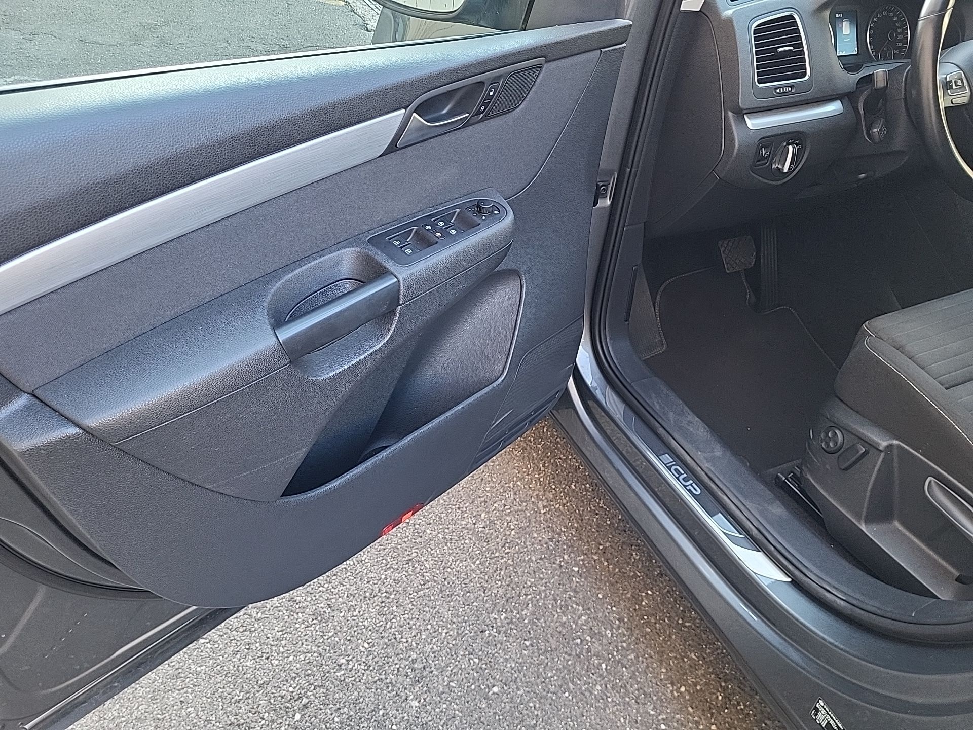 VW Sharan 2.0 TDI BMT Comfortline DSG-image-8