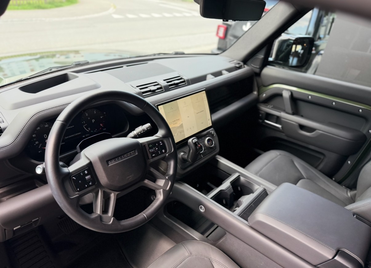 LAND ROVER Defender 110 3.0 D I6 350 X-Dynamic HSE AWD AT8-image-5