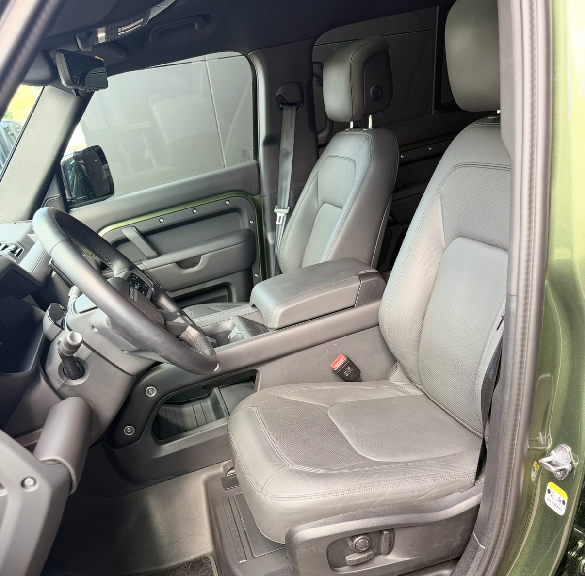 LAND ROVER Defender 110 3.0 D I6 350 X-Dynamic HSE AWD AT8-image-4