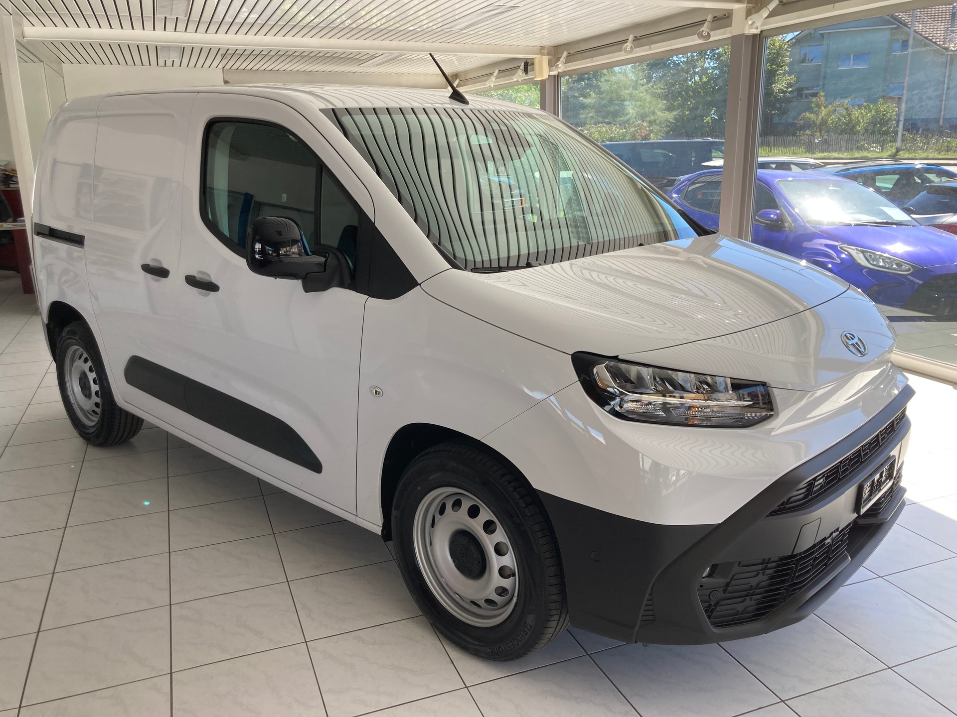 TOYOTA Proace City Van EV 50 kWh Advanced Medium-image-2