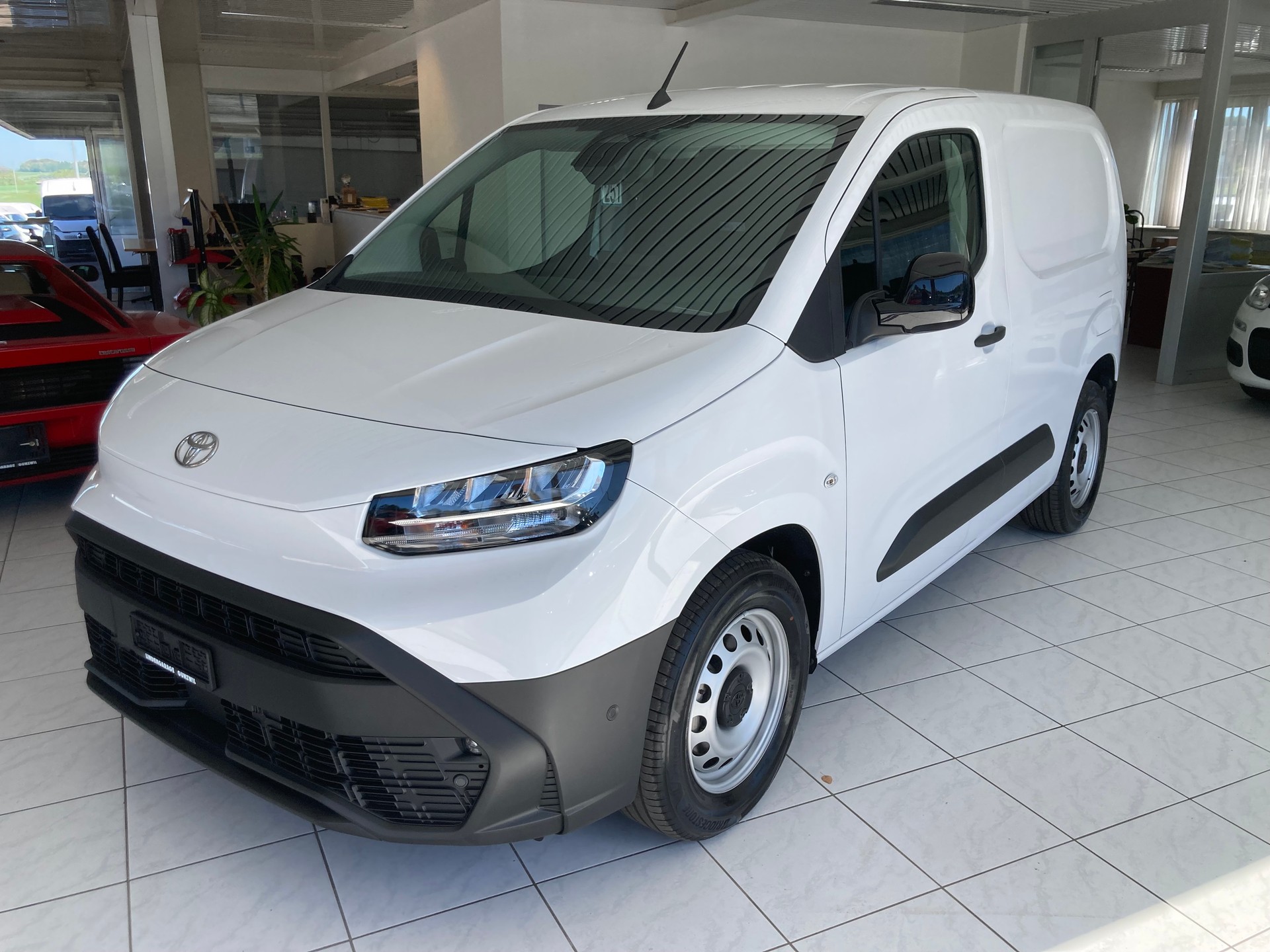 TOYOTA Proace City Van EV 50 kWh Advanced Medium-image-0
