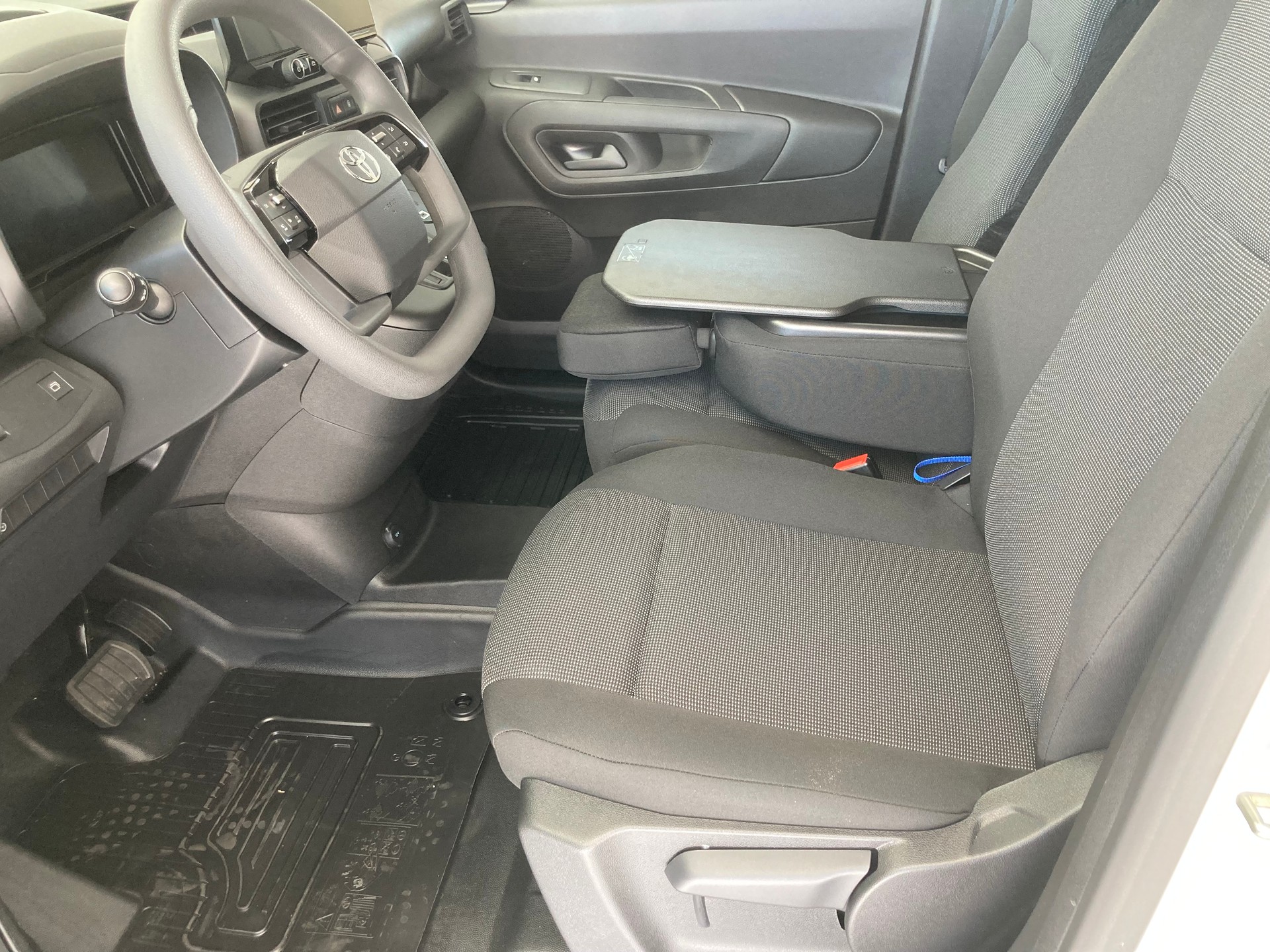 TOYOTA Proace City Van EV 50 kWh Advanced Medium-image-8