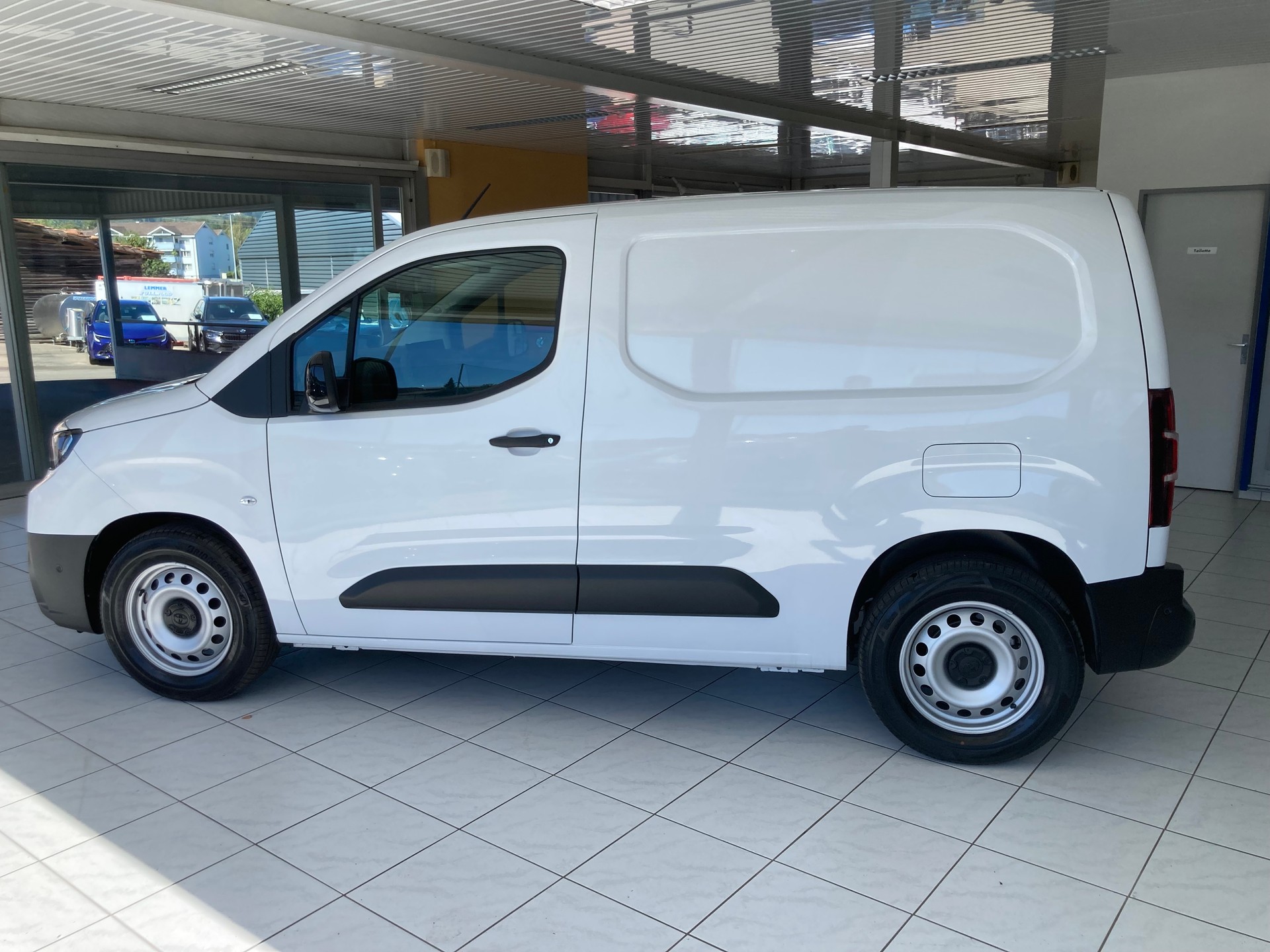 TOYOTA Proace City Van EV 50 kWh Advanced Medium-image-7