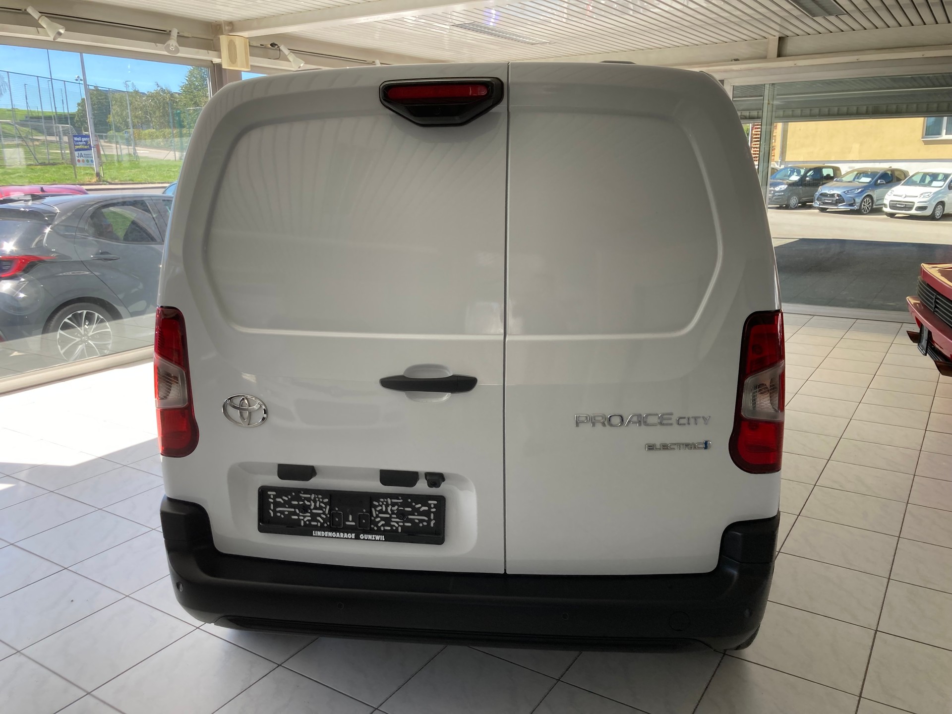 TOYOTA Proace City Van EV 50 kWh Advanced Medium-image-5