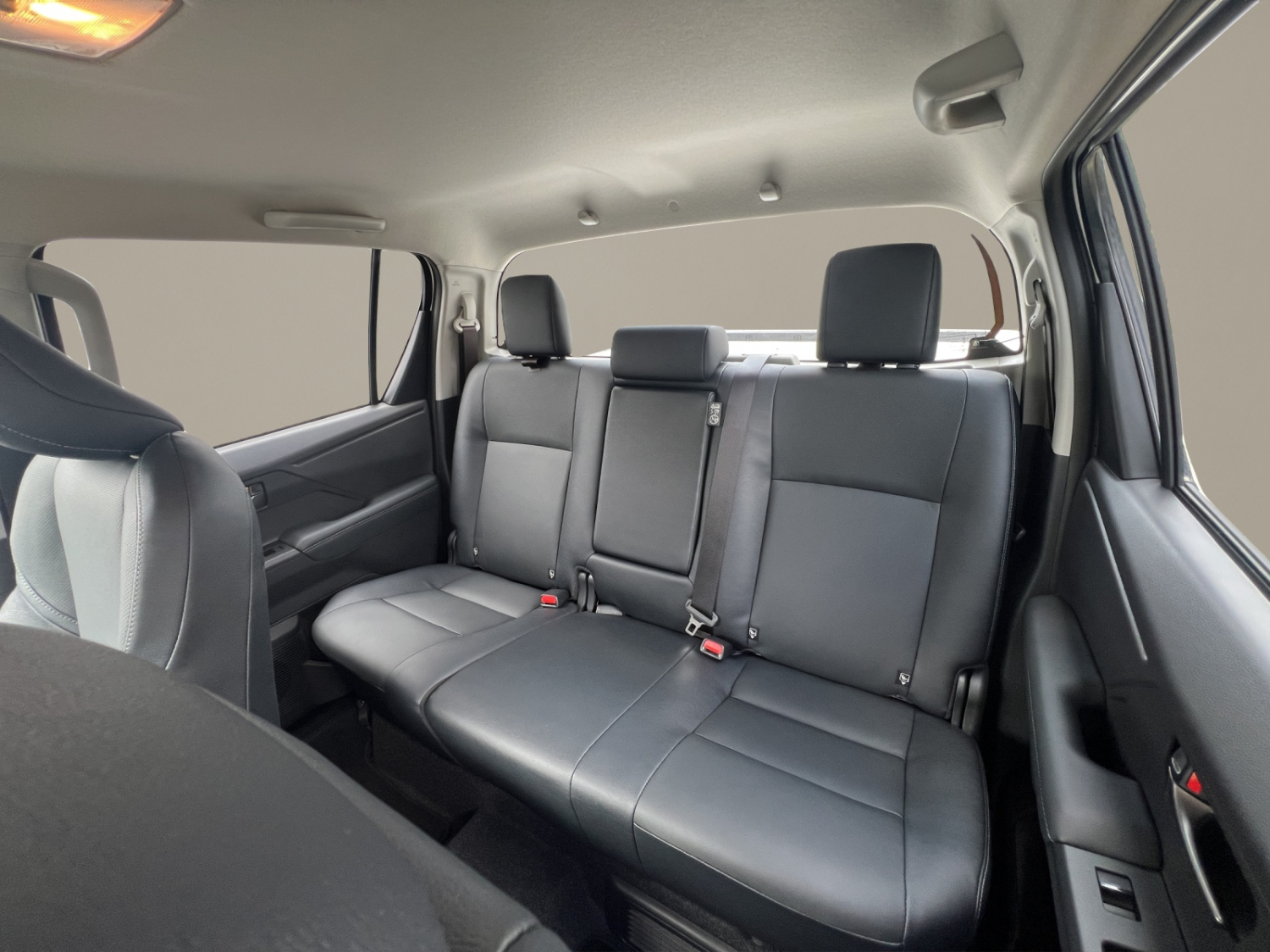TOYOTA Hilux Double Cab.-Pick-up 59KWh Style-image-9