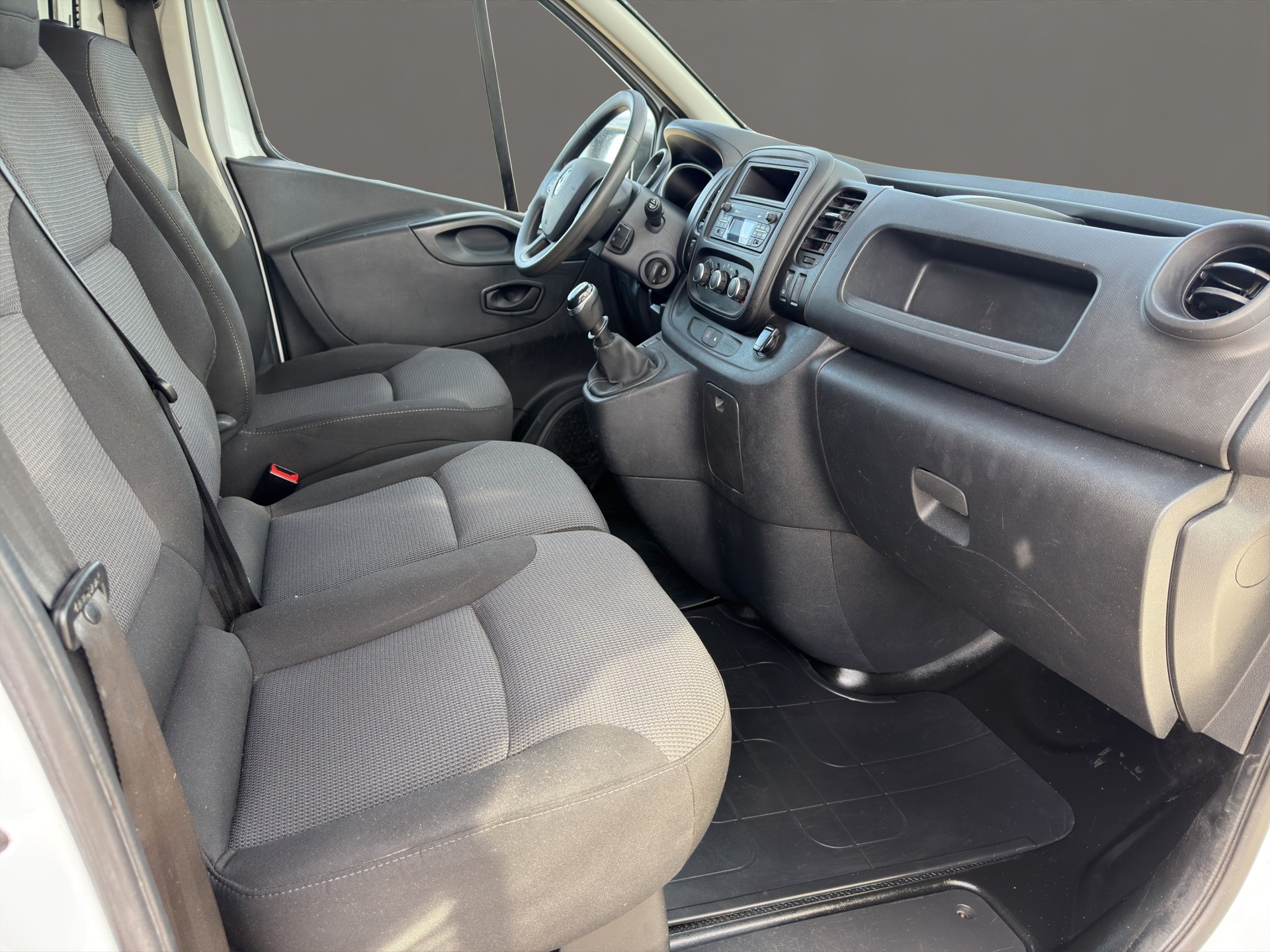 RENAULT Trafic 1.6 ENERGY dCi 95 3.0t Busin.L1H1 Klima , Rückfahrkamera ( Frisch Ab MFK & Service )-image-9
