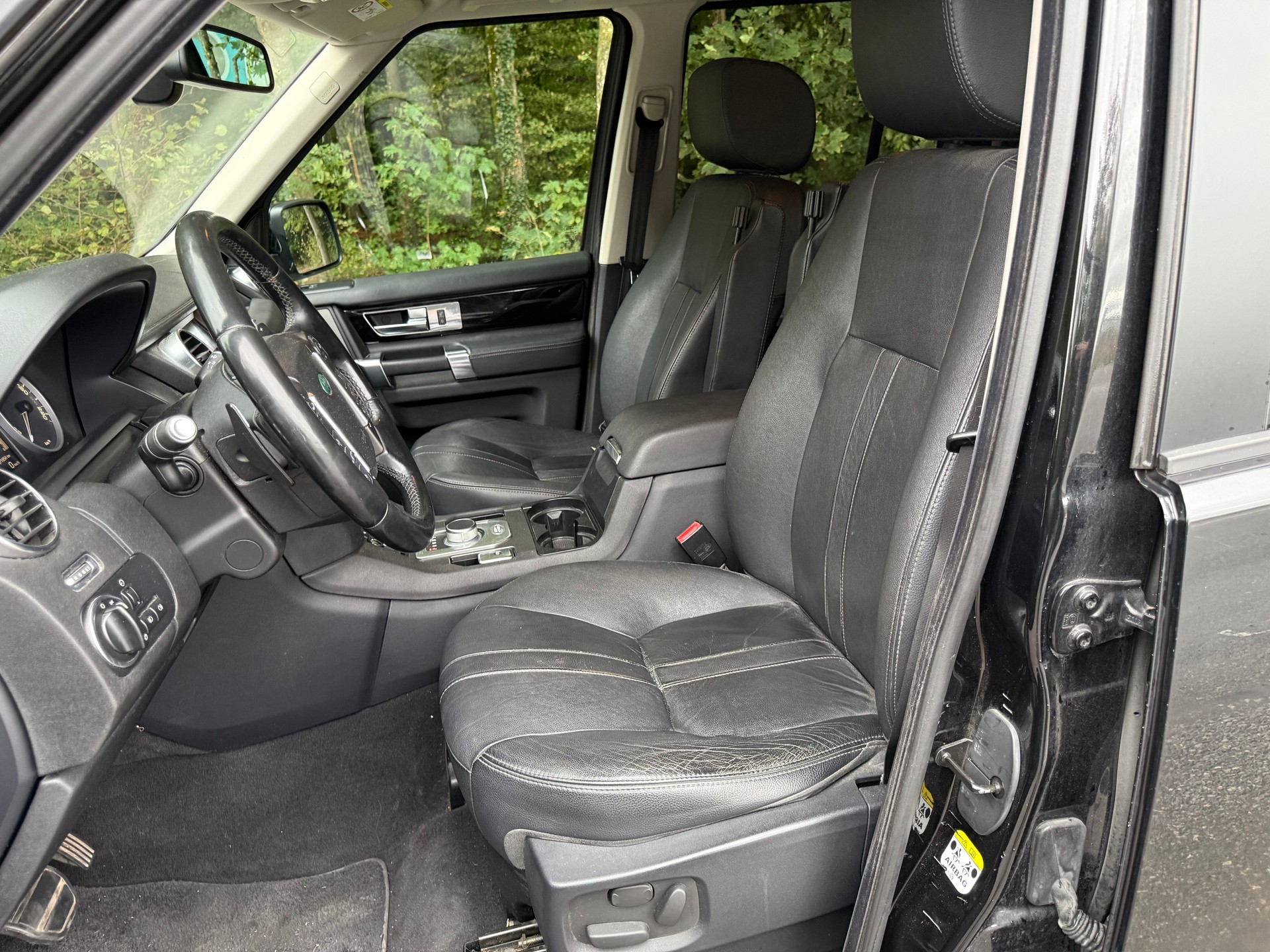 LAND ROVER Discovery 3.0 TDV6 S Automatic-image-9