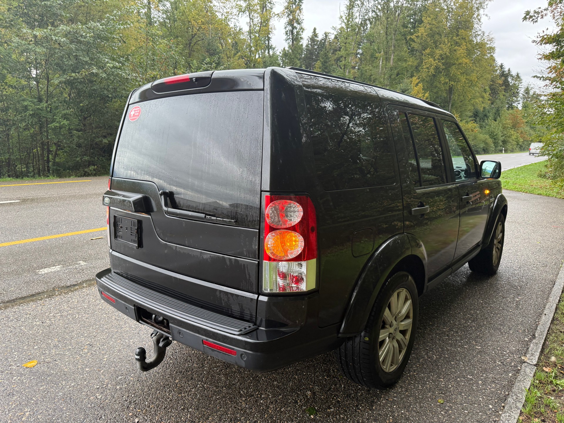 LAND ROVER Discovery 3.0 TDV6 S Automatic-image-6