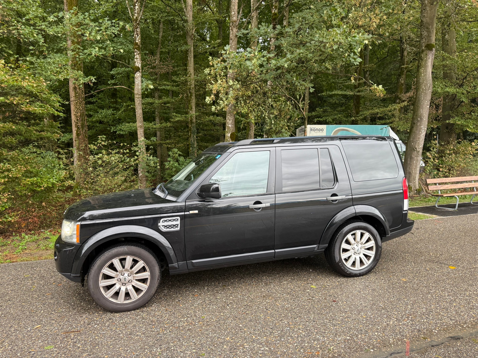 LAND ROVER Discovery 3.0 TDV6 S Automatic-image-4