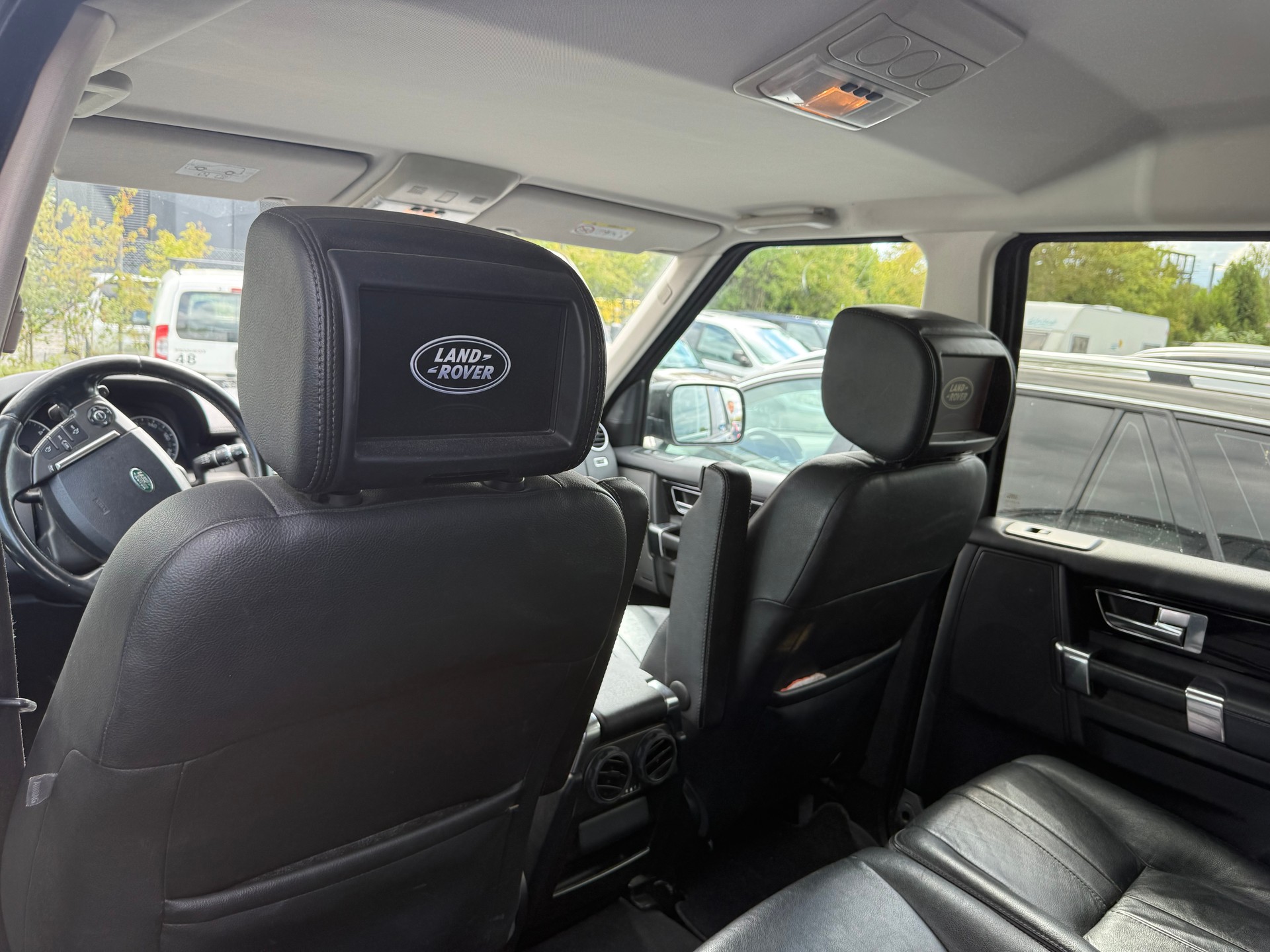 LAND ROVER Discovery 3.0 TDV6 S Automatic-image-1