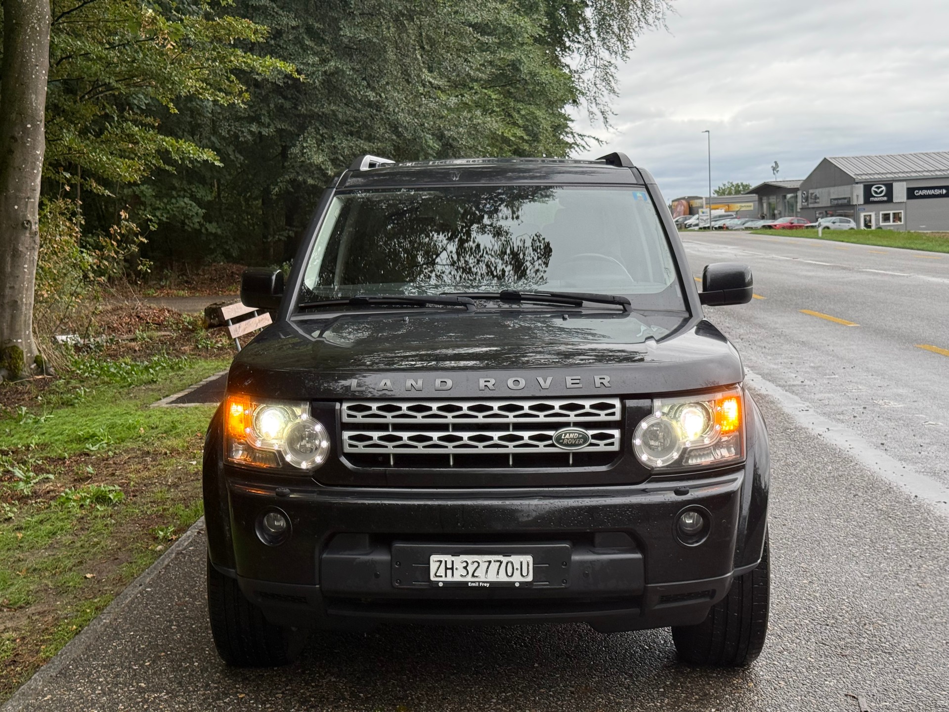 LAND ROVER Discovery 3.0 TDV6 S Automatic-image-2