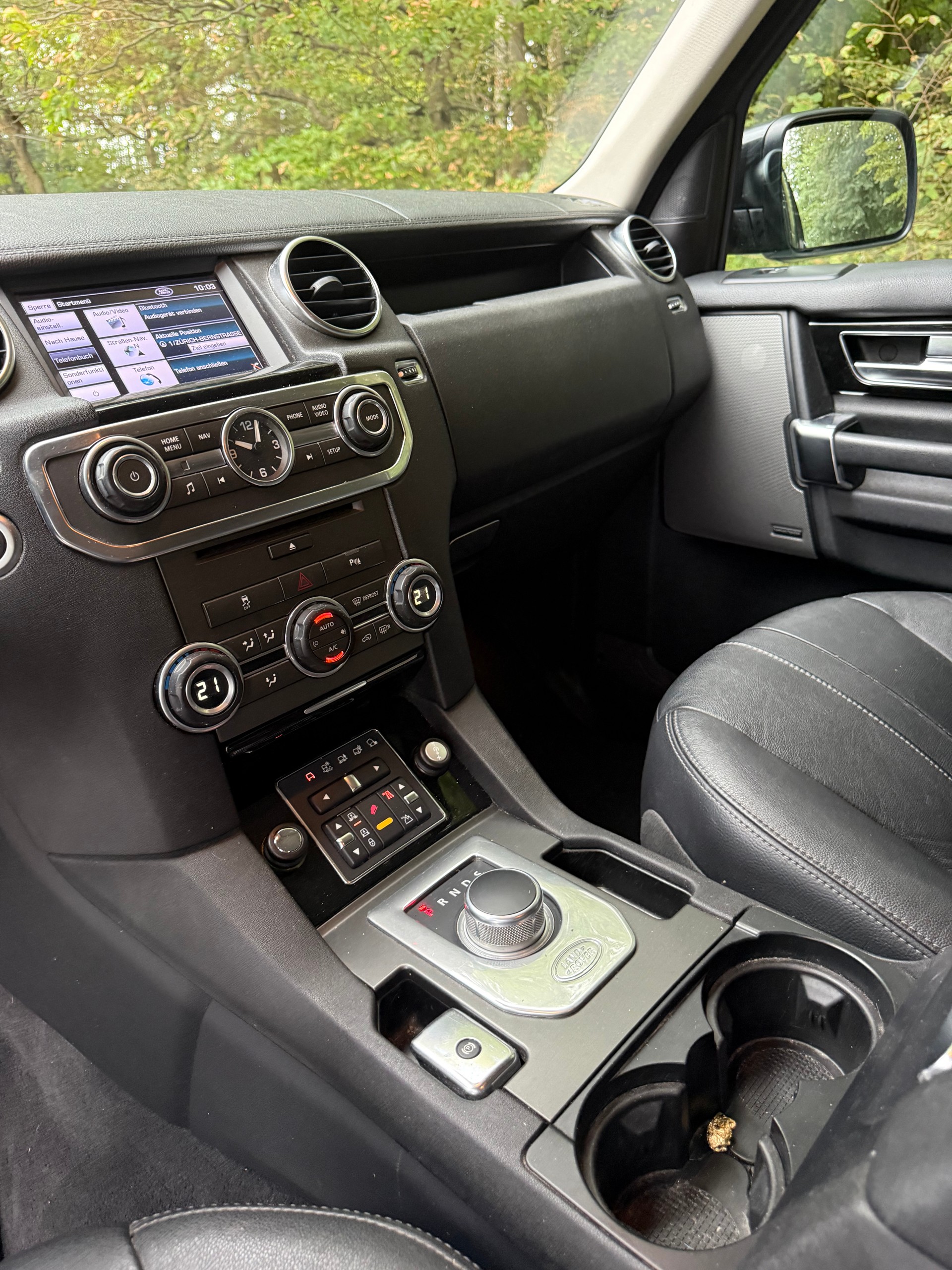 LAND ROVER Discovery 3.0 TDV6 S Automatic-image-11