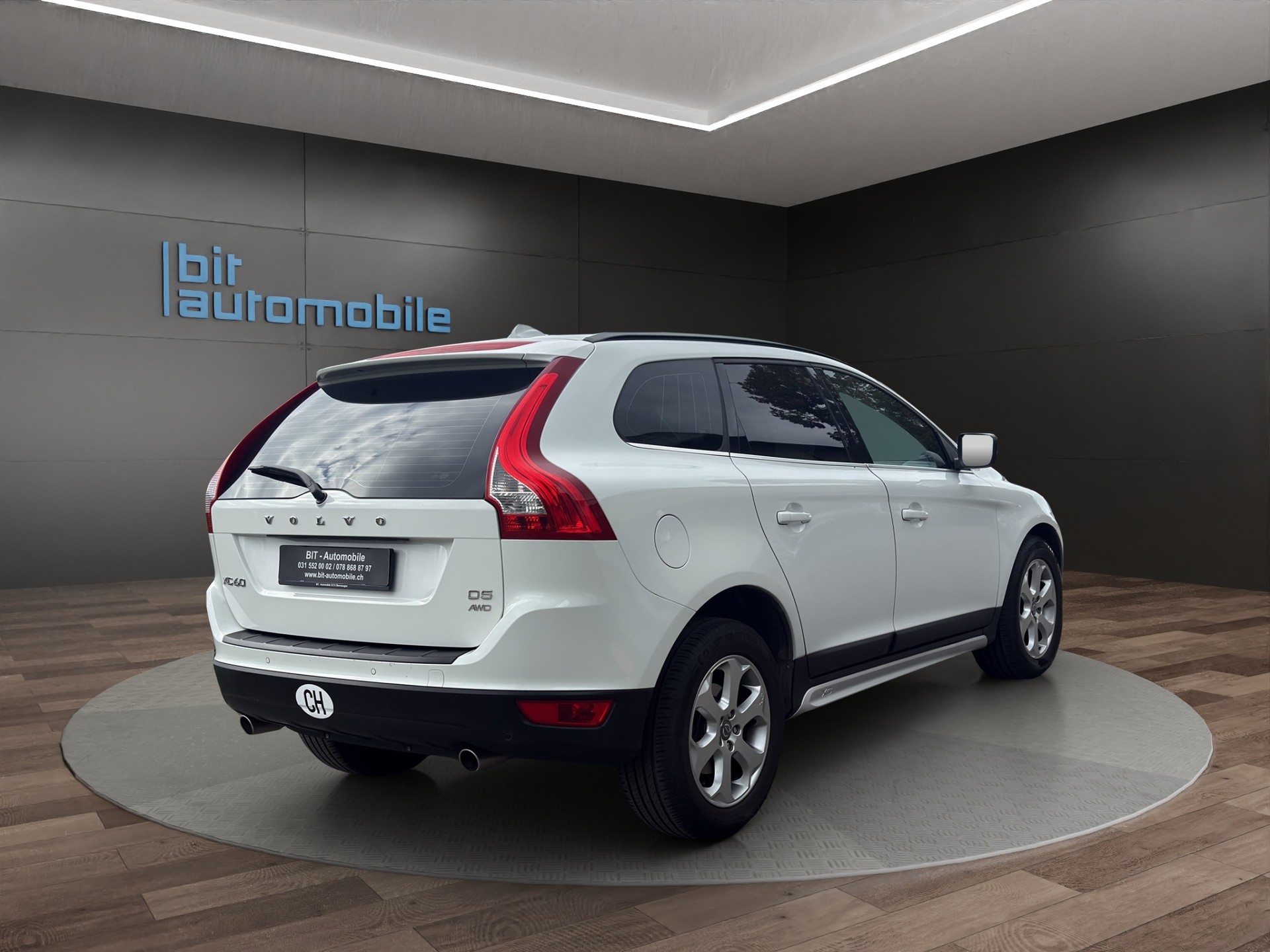 VOLVO XC60 D5 AWD Husky R-Design Geartronic-image-7