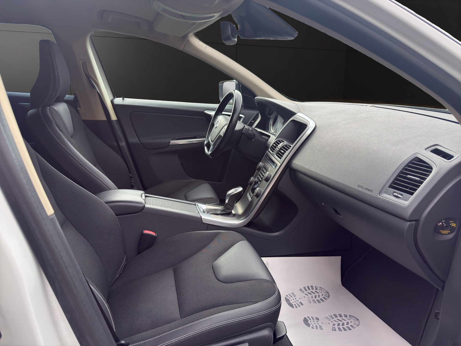 VOLVO XC60 D5 AWD Husky R-Design Geartronic-image-13