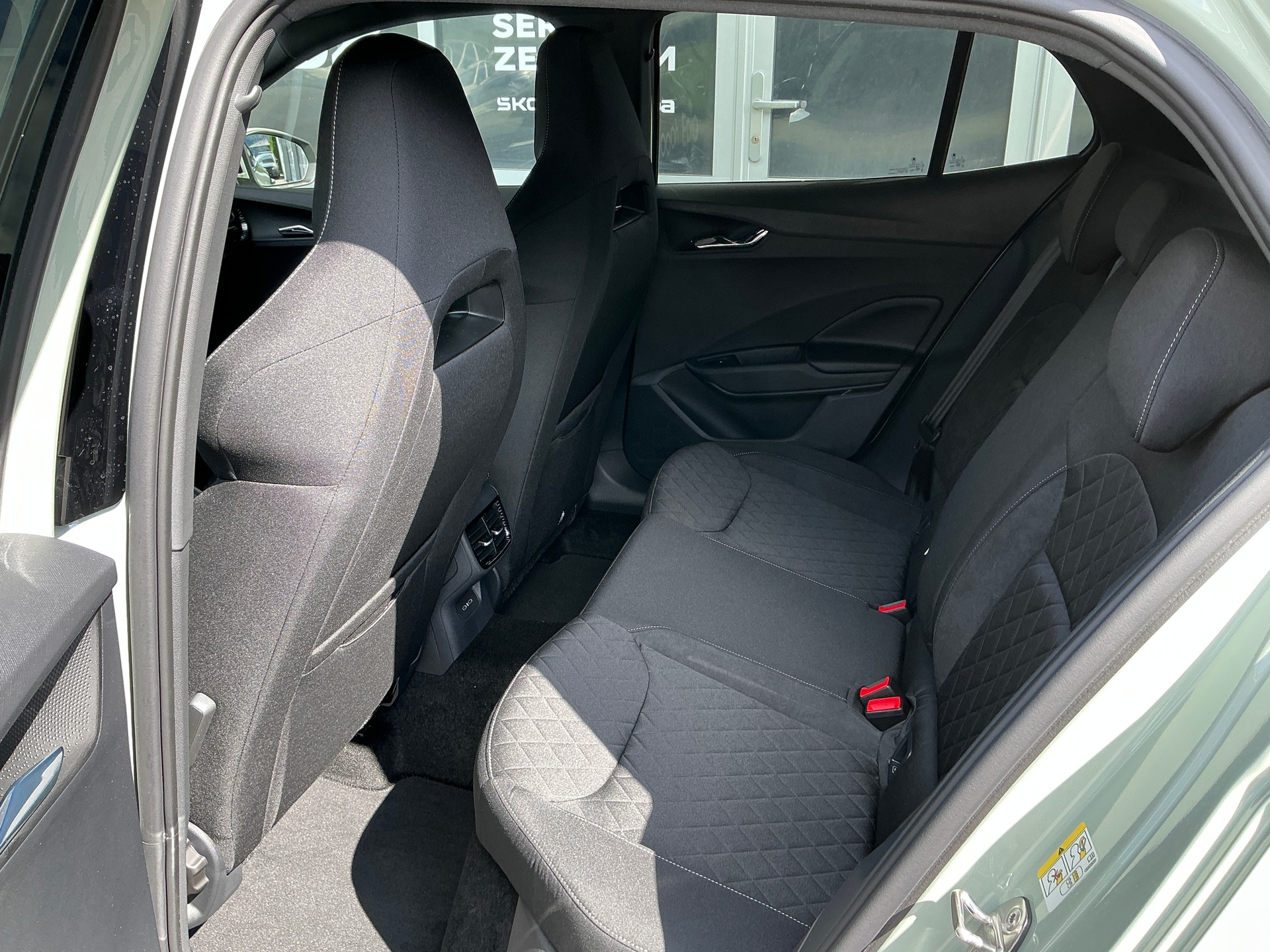SKODA Fabia 1.0 TSI Dynamic DSG-image-9
