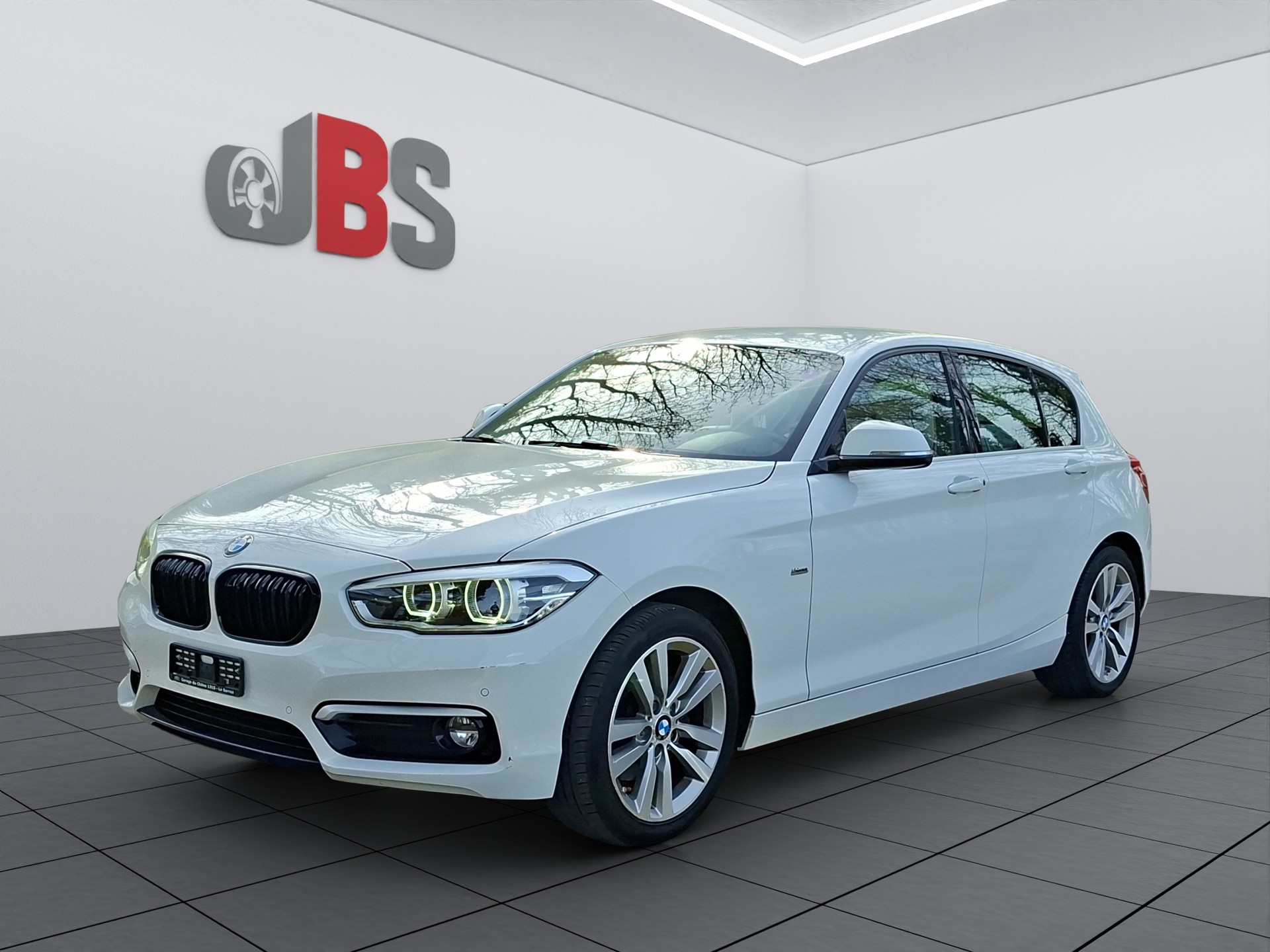 BMW 125i Urban Line Steptronic-image-0