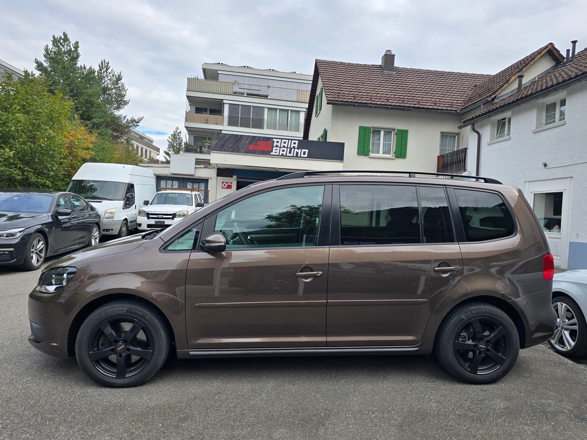 VW Touran 2.0 TDI Comfortline DSG-image-1