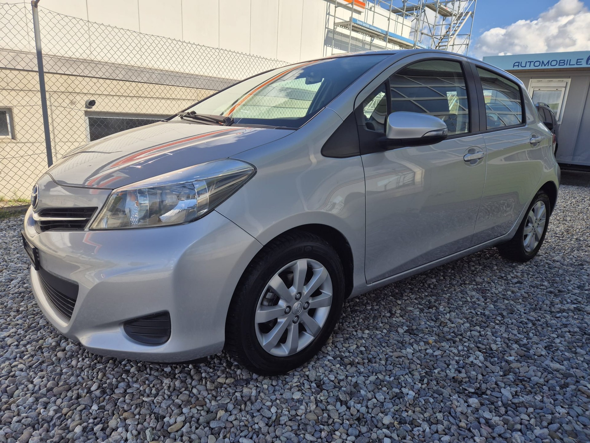 TOYOTA Yaris 1.33 Luna-image-4
