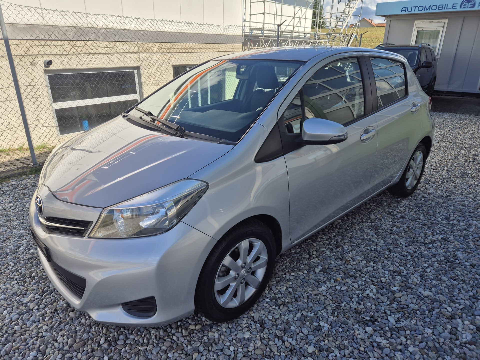 TOYOTA Yaris 1.33 Luna-image-2
