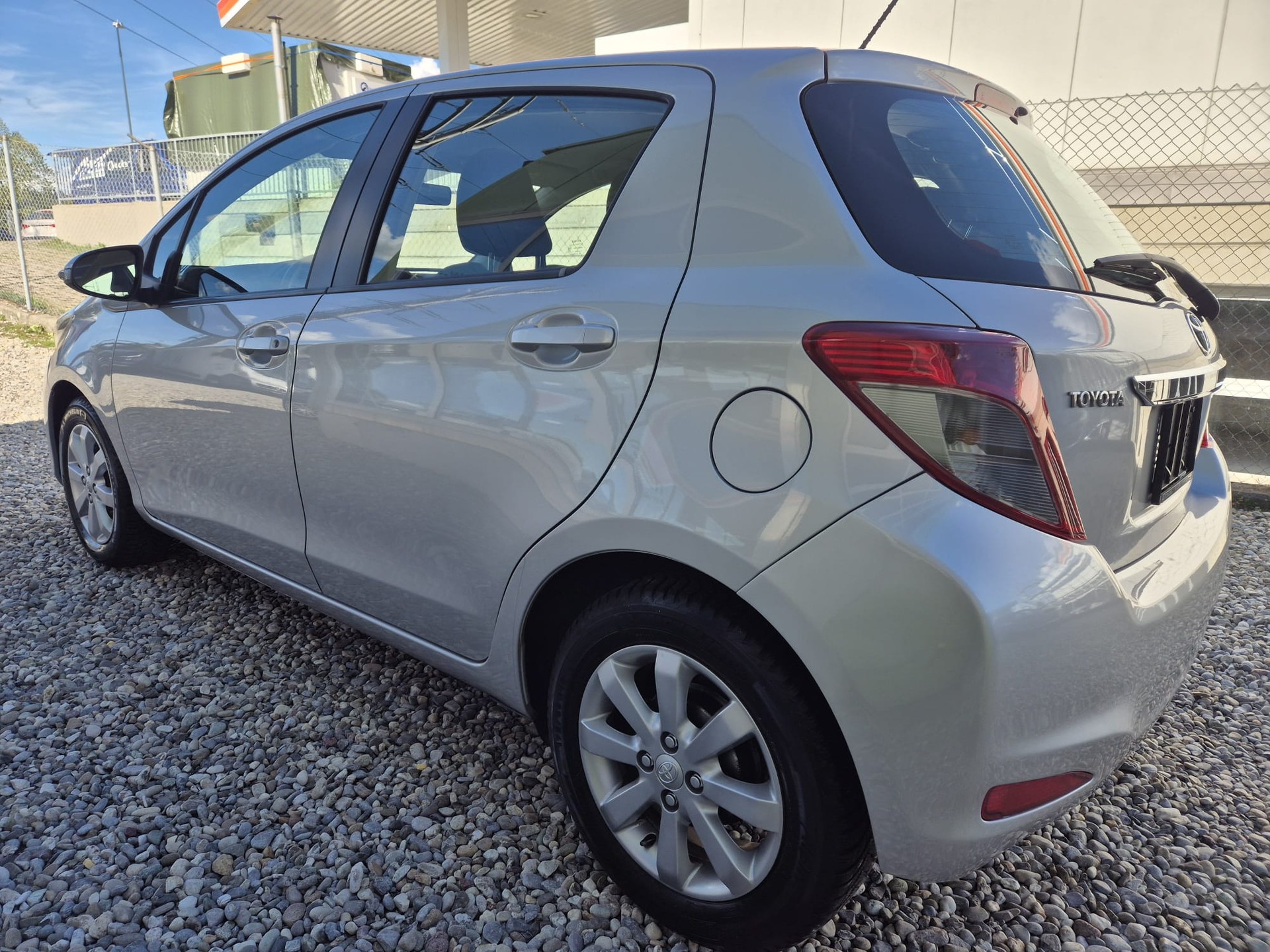 TOYOTA Yaris 1.33 Luna-image-7