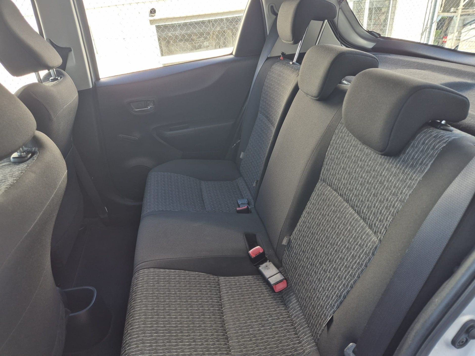 TOYOTA Yaris 1.33 Luna-image-11