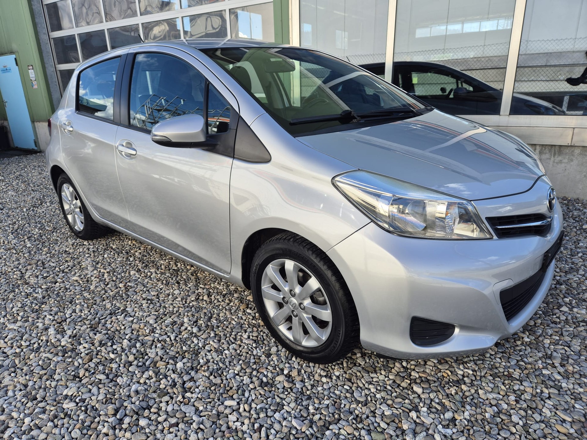 TOYOTA Yaris 1.33 Luna-image-1