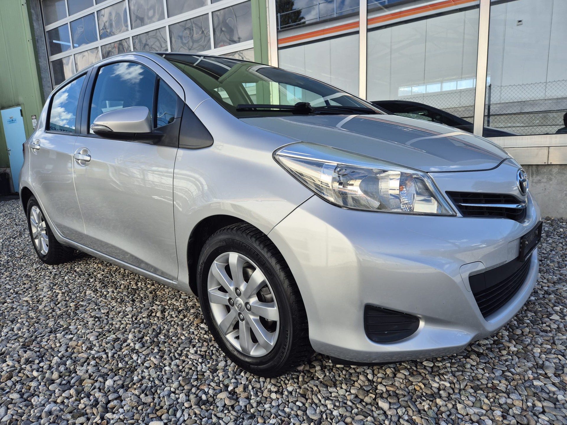 TOYOTA Yaris 1.33 Luna-image-3