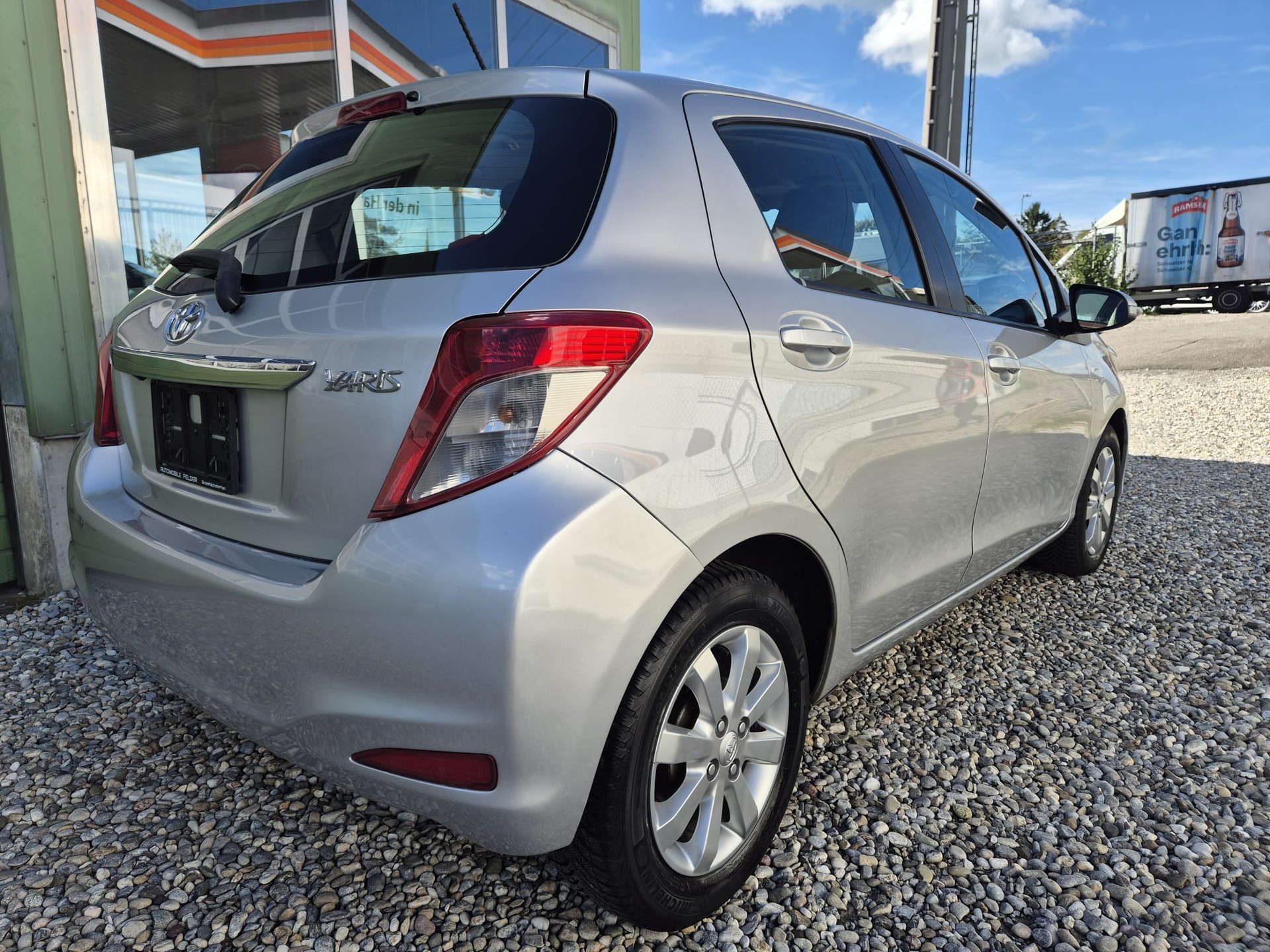 TOYOTA Yaris 1.33 Luna-image-5