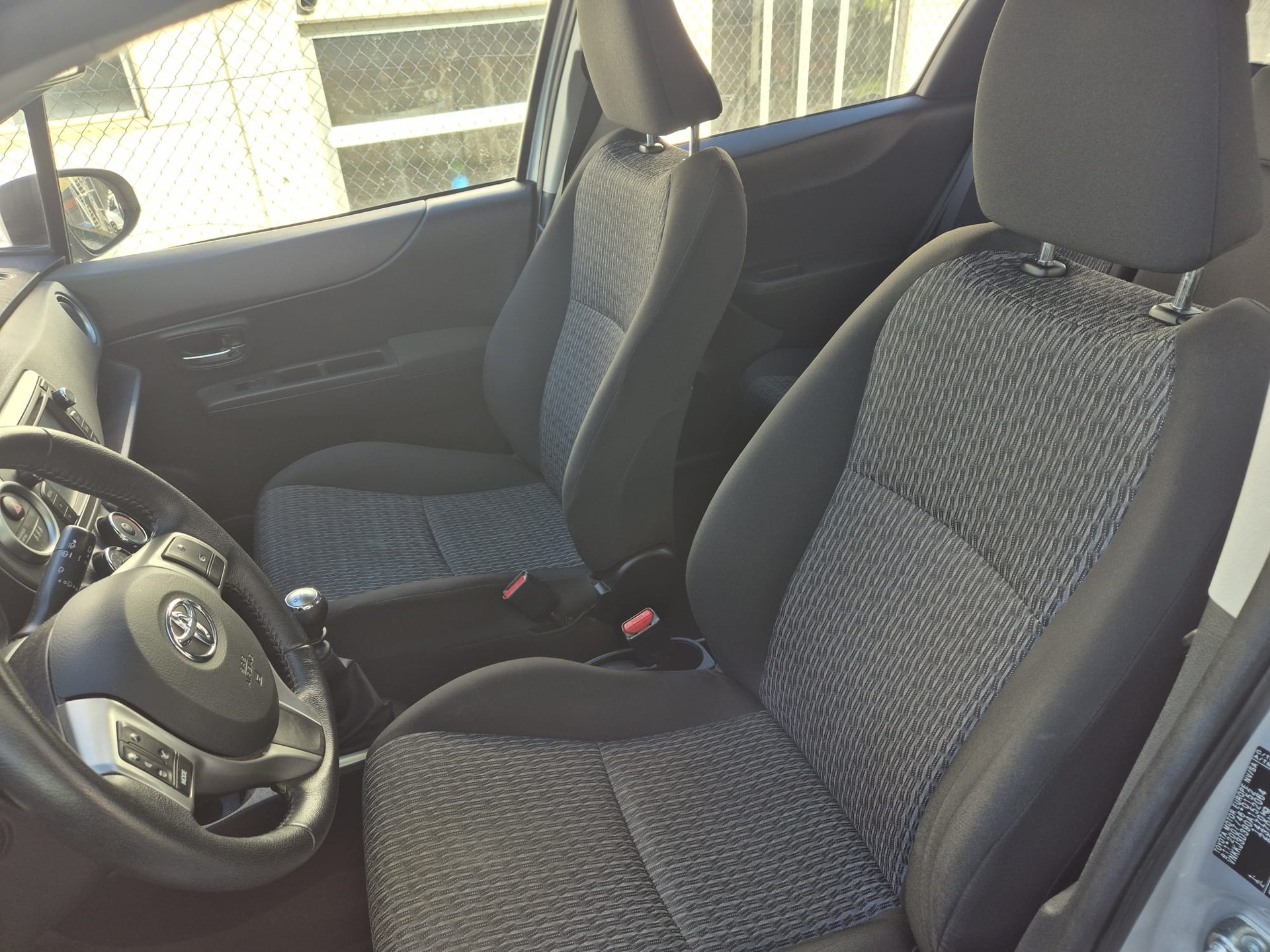 TOYOTA Yaris 1.33 Luna-image-10