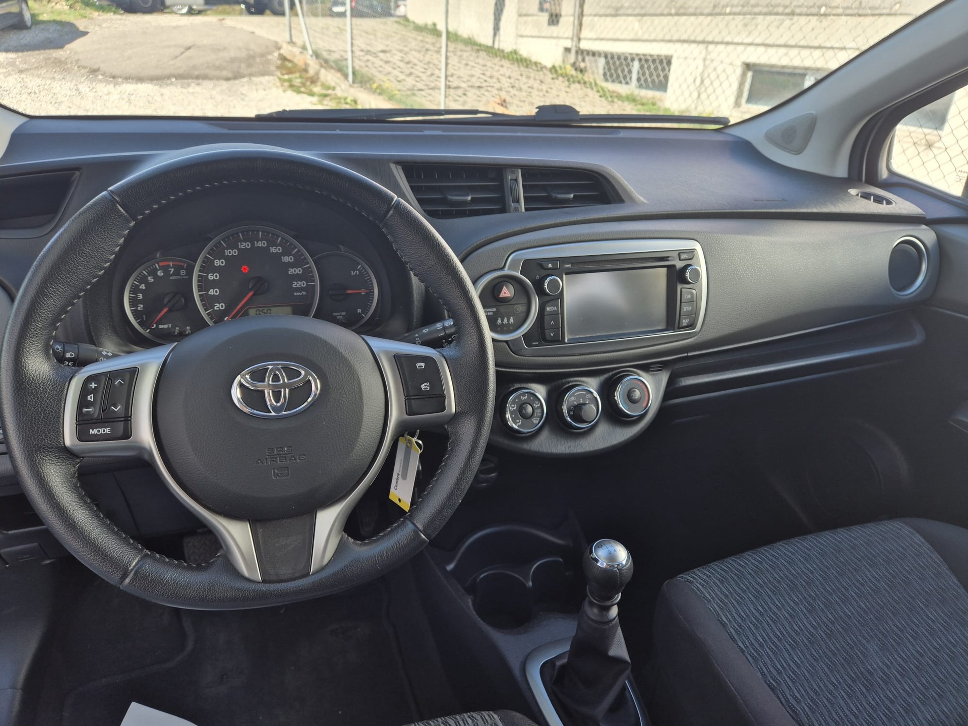 TOYOTA Yaris 1.33 Luna-image-9