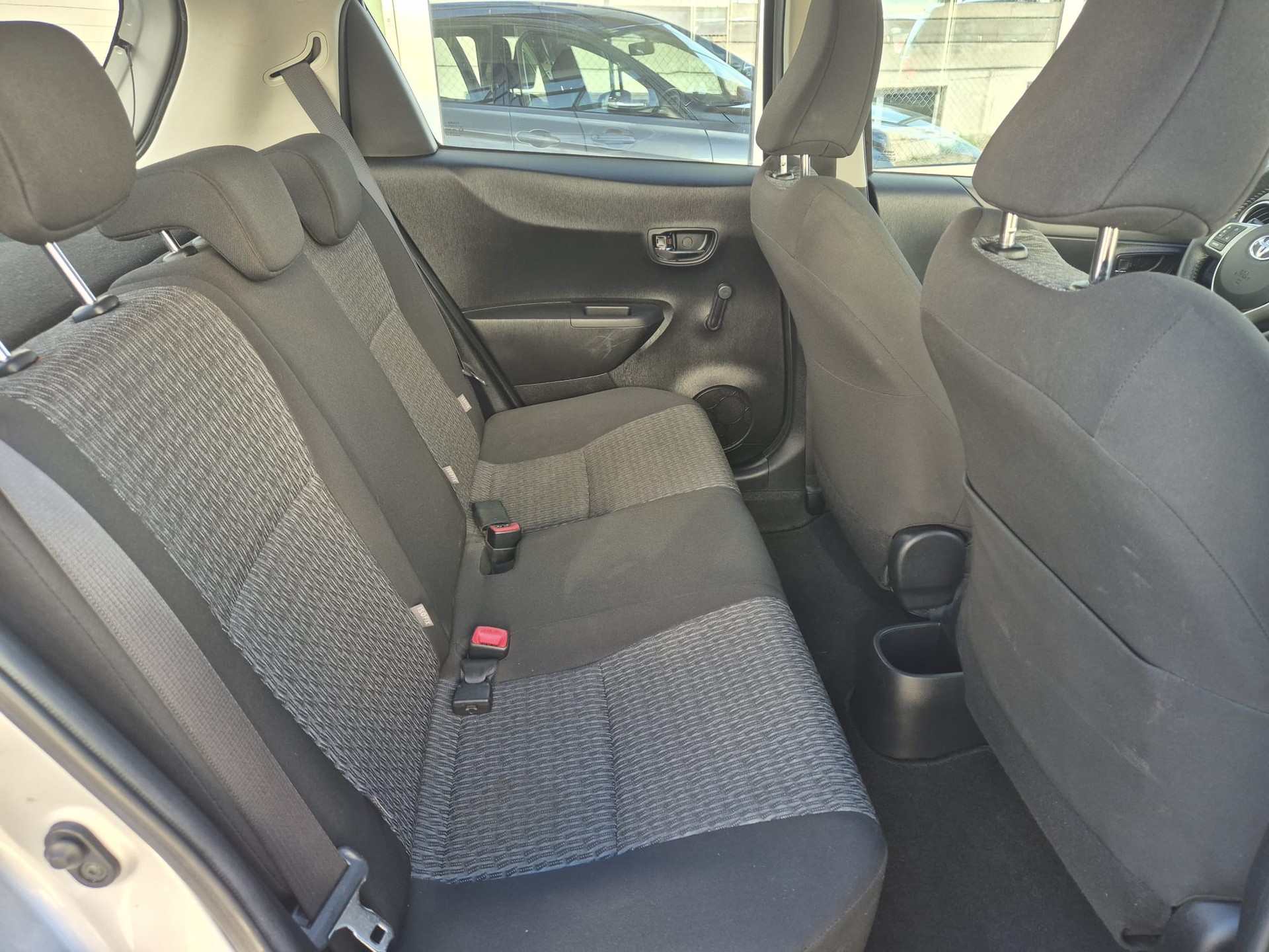 TOYOTA Yaris 1.33 Luna-image-12