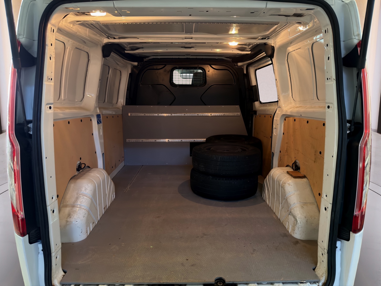 FORD Transit Custom 320 L1H1 Ambiente-image-12