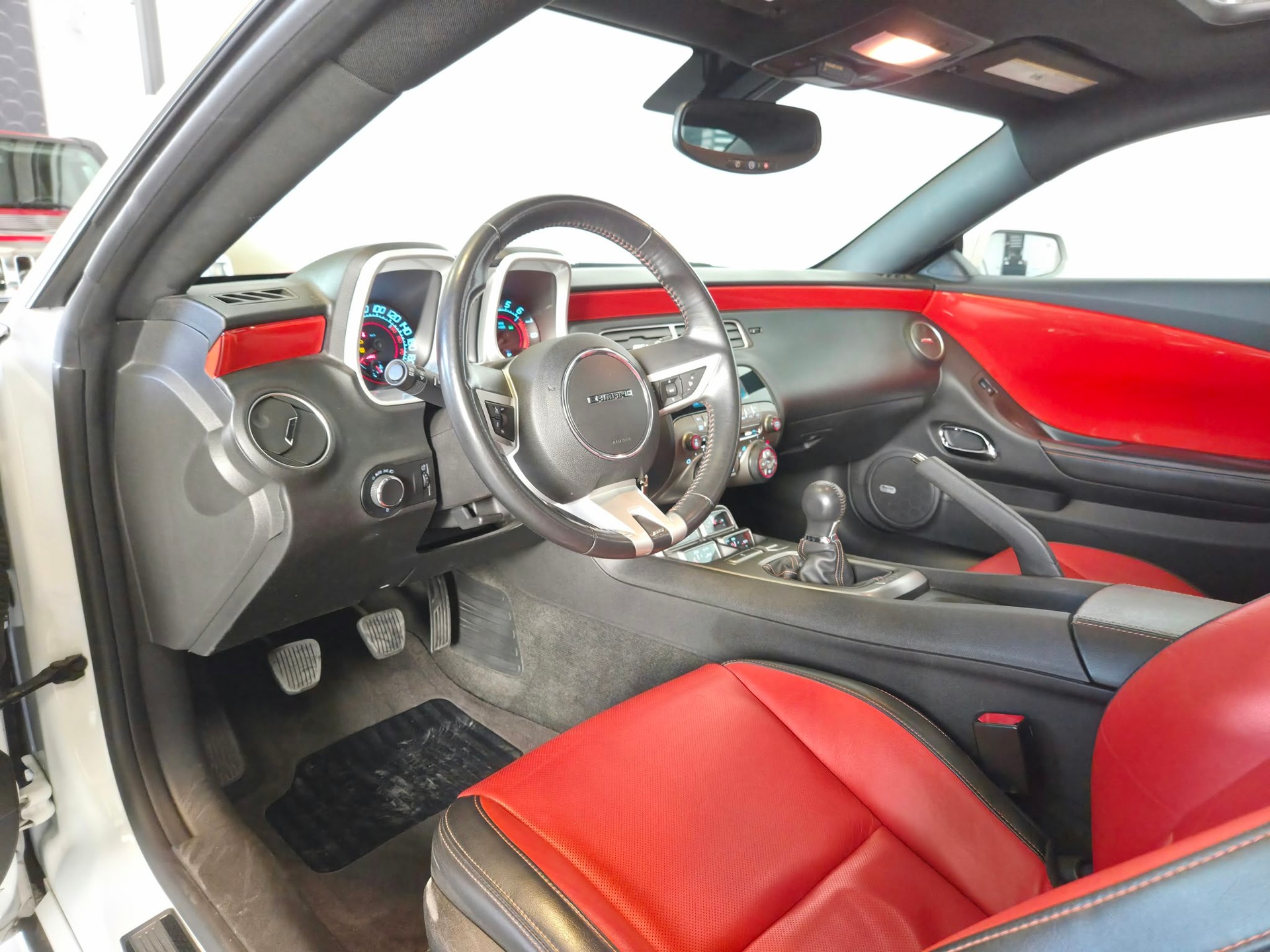 CHEVROLET Camaro SS 6.2*Stock Valais*-image-9